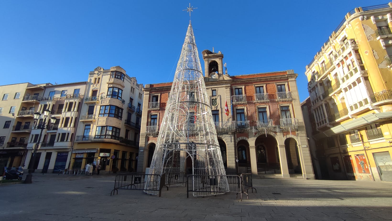 Imagen del montaje navideño en la Plaza Mayor de Zamora