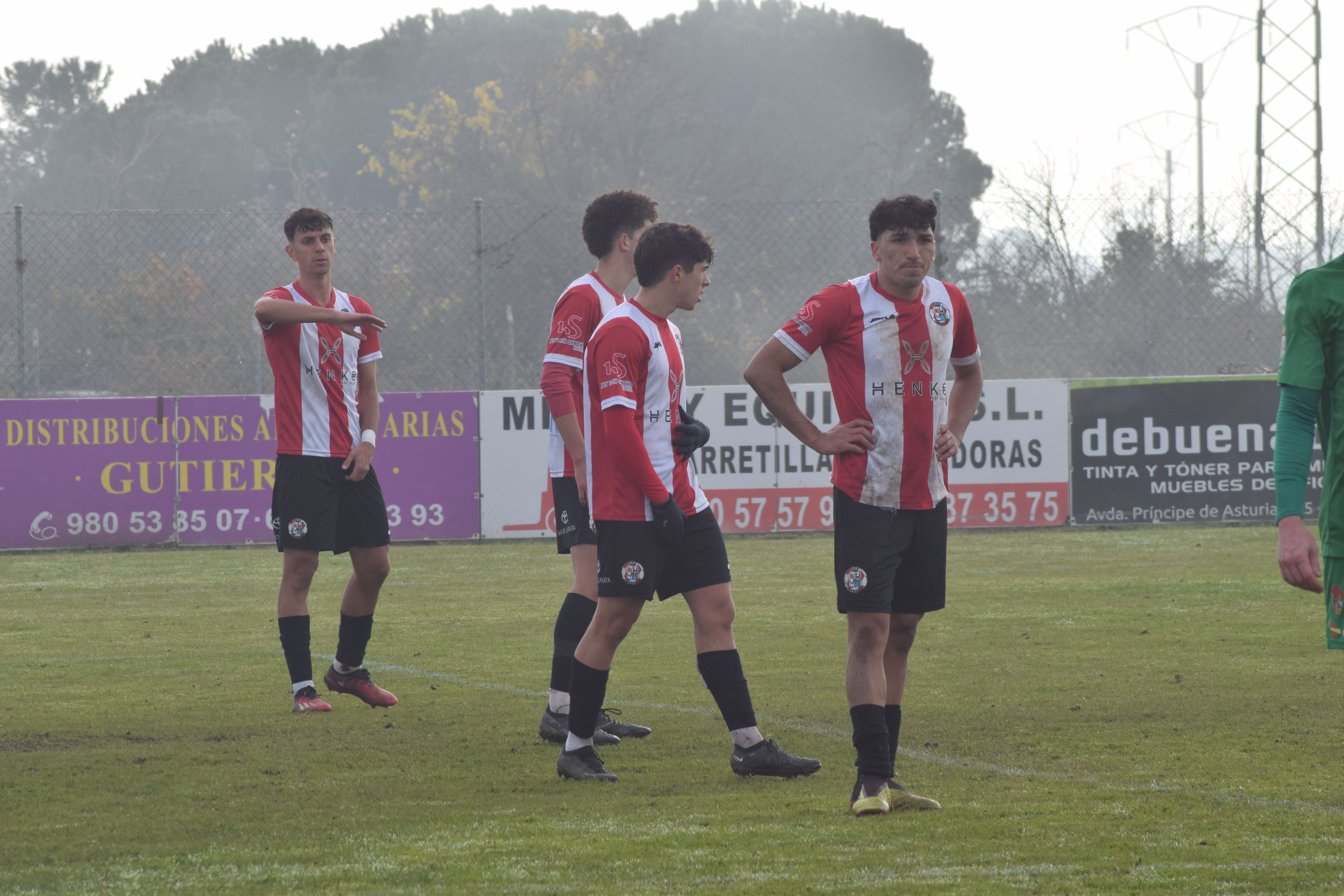 Un instante del partido entre Zamora B y Benavente. Archivo