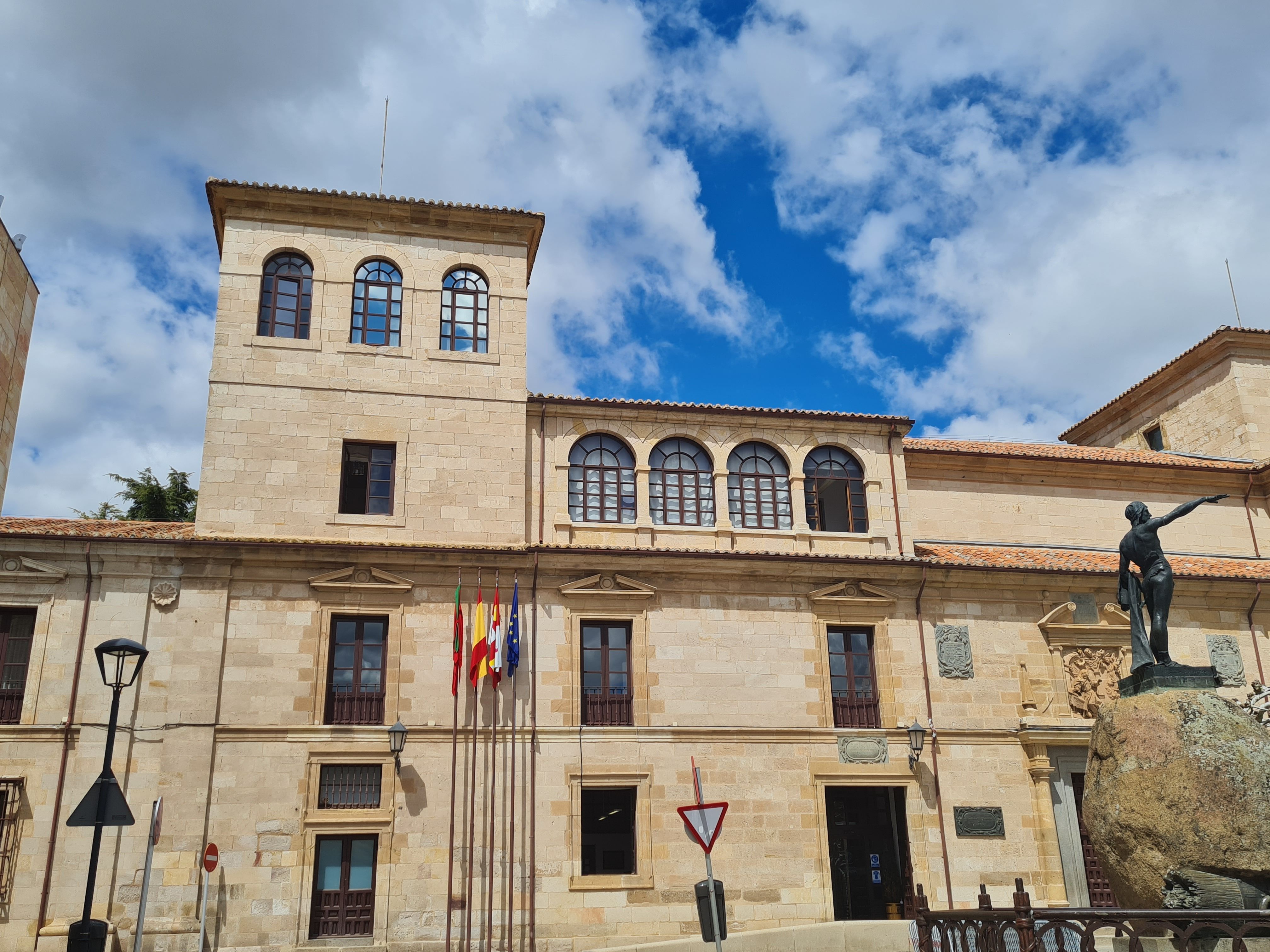 Fachada de la Diputación de Zamora. Archivo.