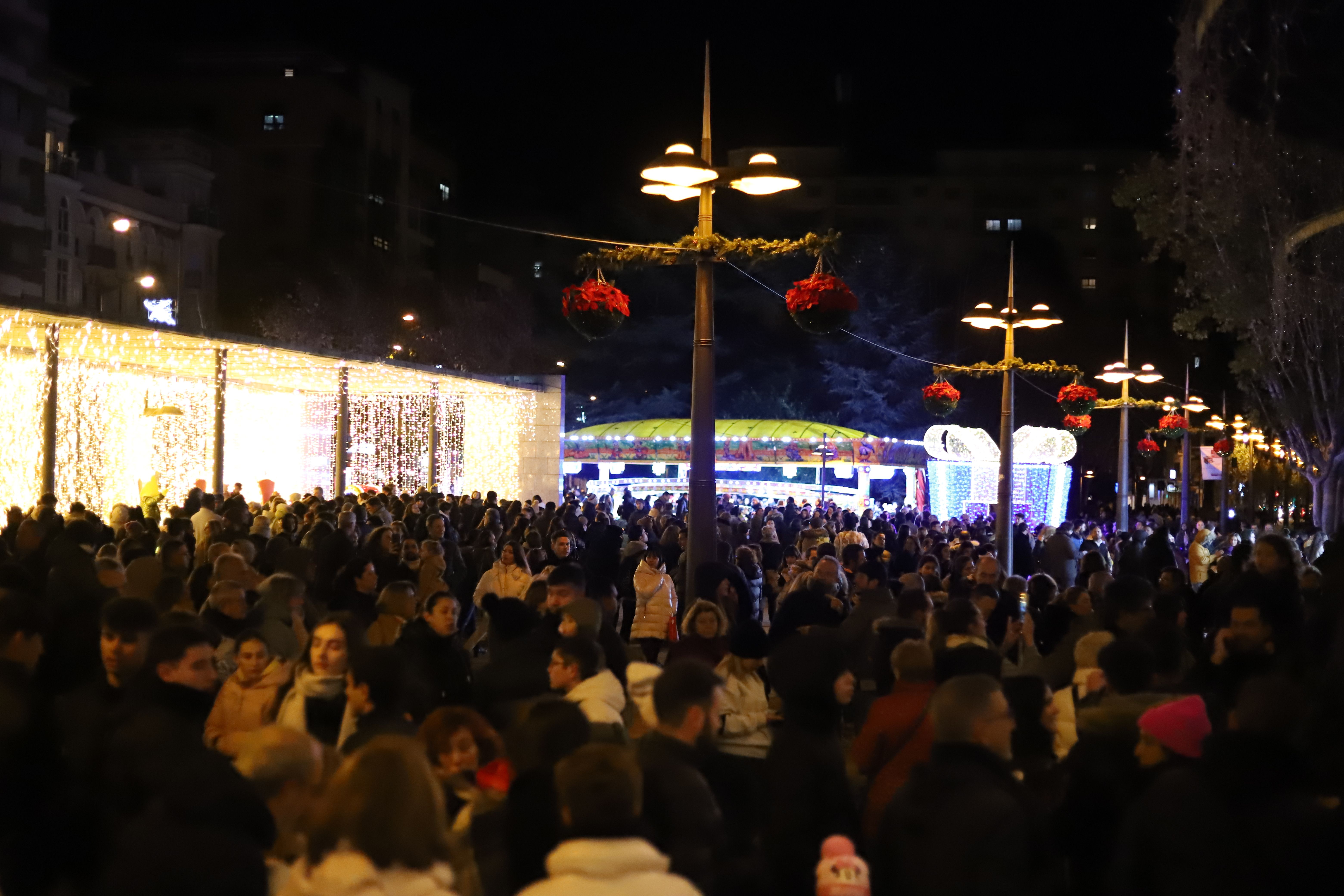 Así ha sido el encendido de la Plaza de los Sueños de Caja Rural 