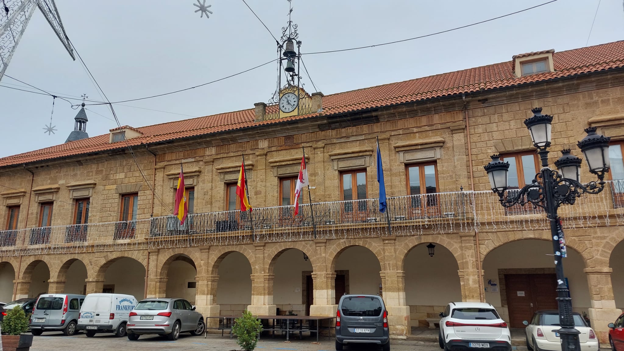 Fachada del Ayuntamiento de Benavente. Archivo.