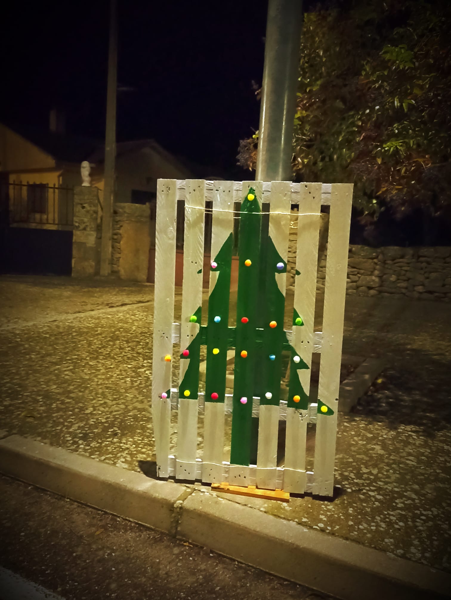 Los vecinos decoran Roelos de Sayago por Navidad (8)