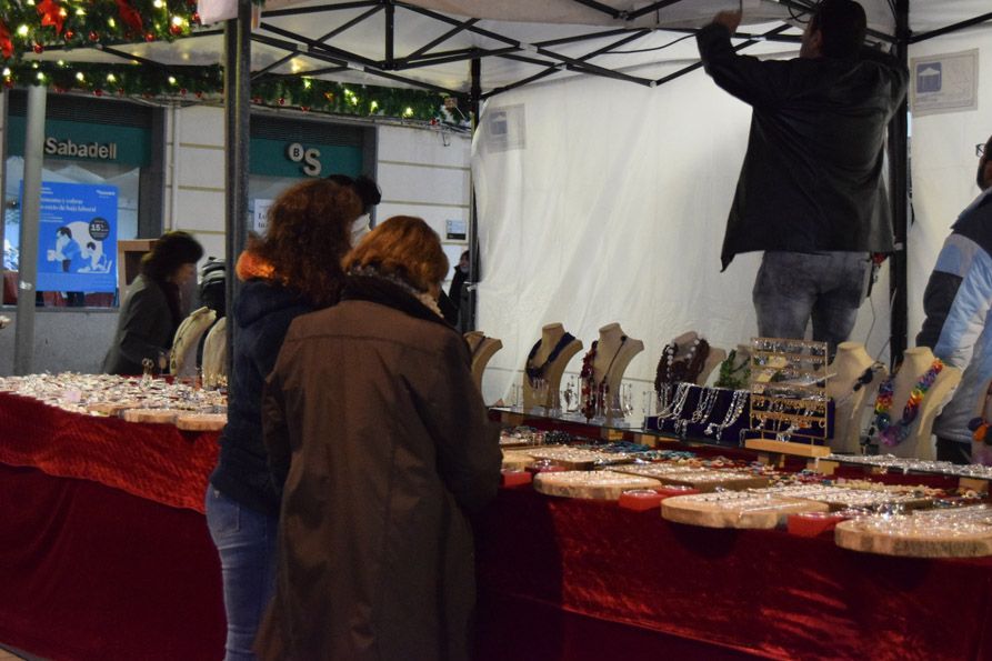 El mercado navideño abre sus puertas  (1)