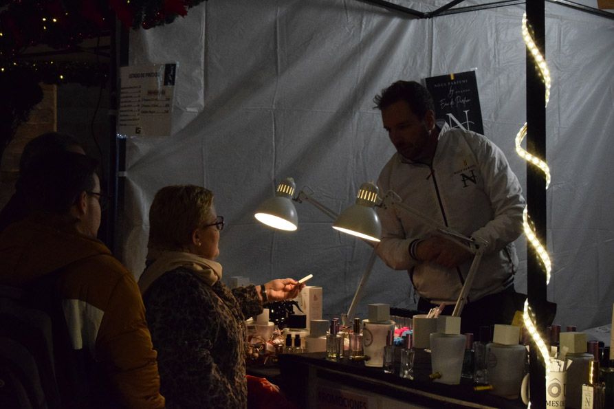 El mercado navideño abre sus puertas  (9)