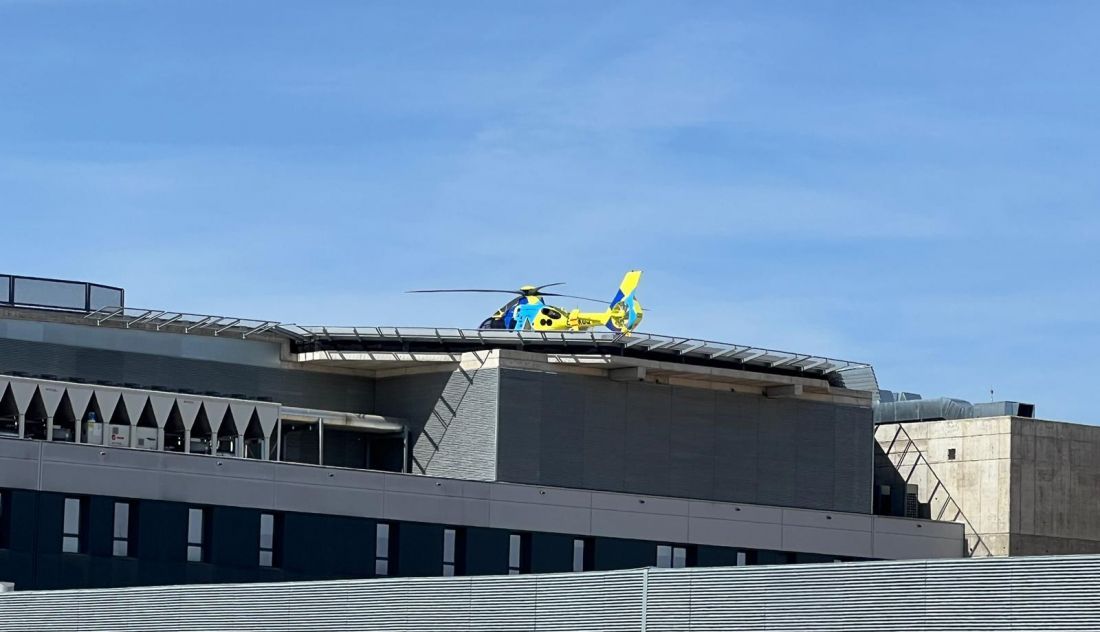 Helicóptero de Emergencias Sanitarias de Sacyl en el Hospital de Salamanca. Foto de archivo