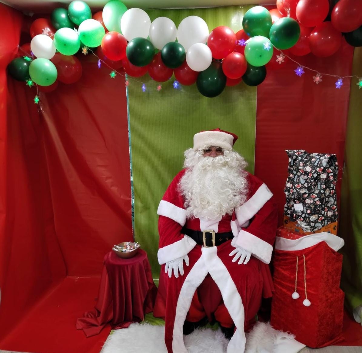 Papá Noel, en la Cofradía de Jesús Nazareno Vulgo Congregación