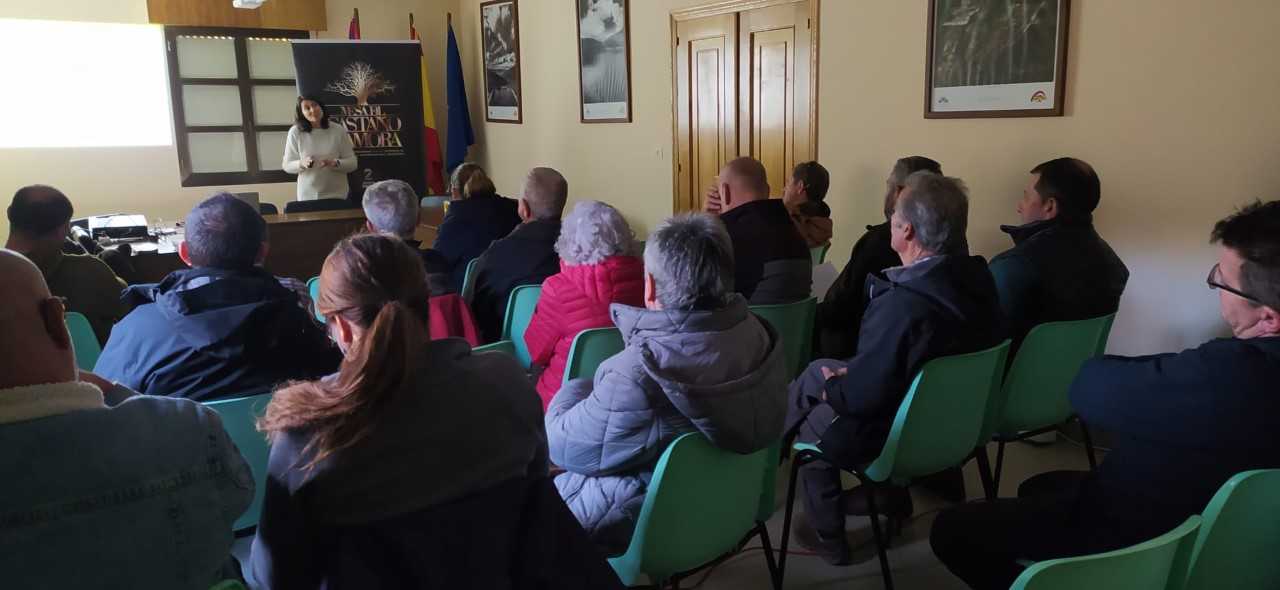 Hermisende y Robleda acogen jornadas de formación de la Mesa del Castaño. Archivo