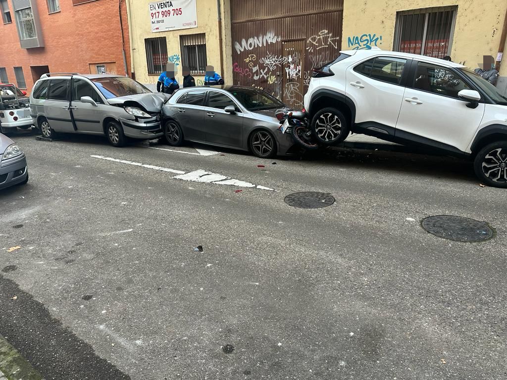 Así han quedado los vehículos en la calle Olleros