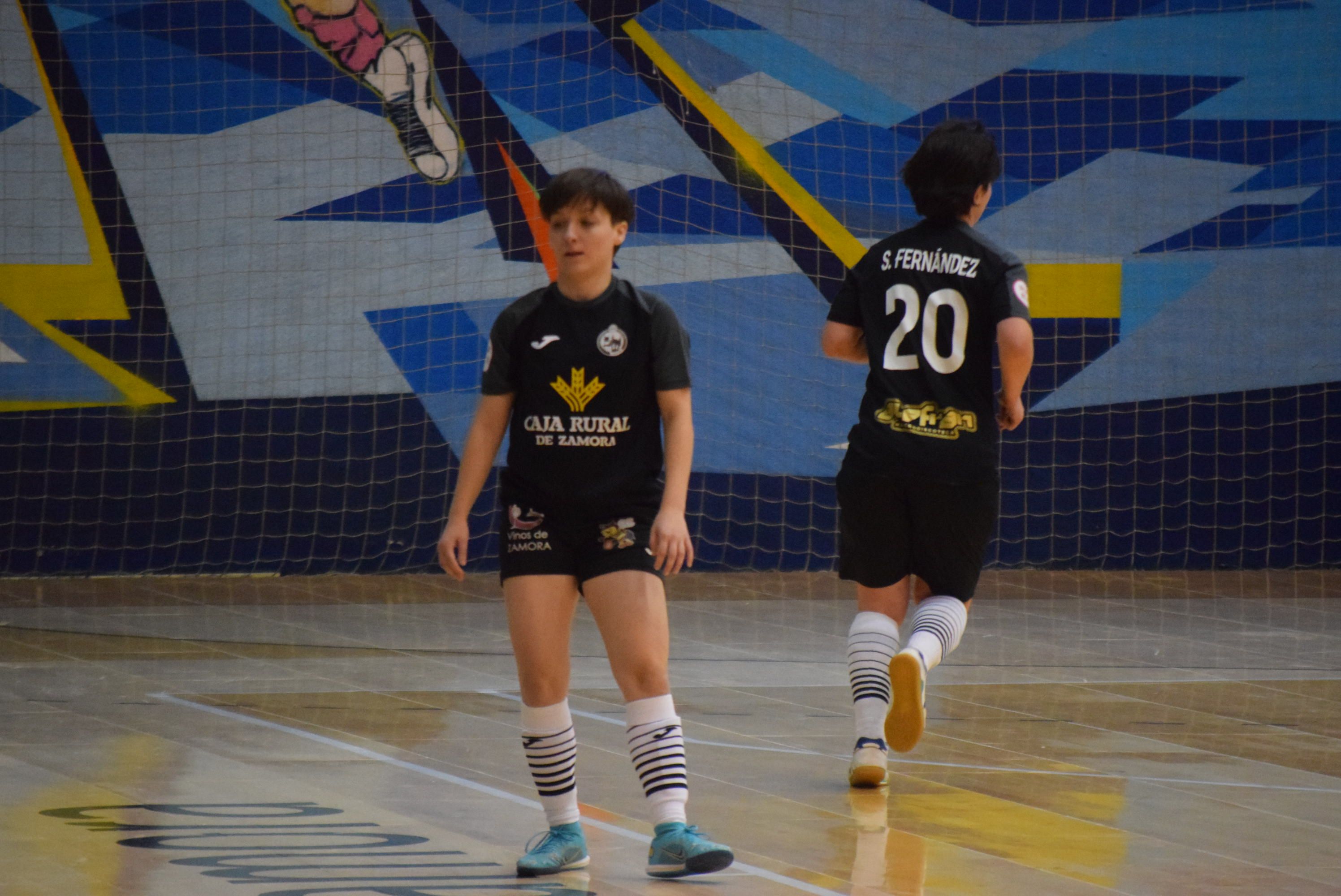 Paula León, jugadora del River Zamora, en el partido ante el Cidade As Burgas FS.