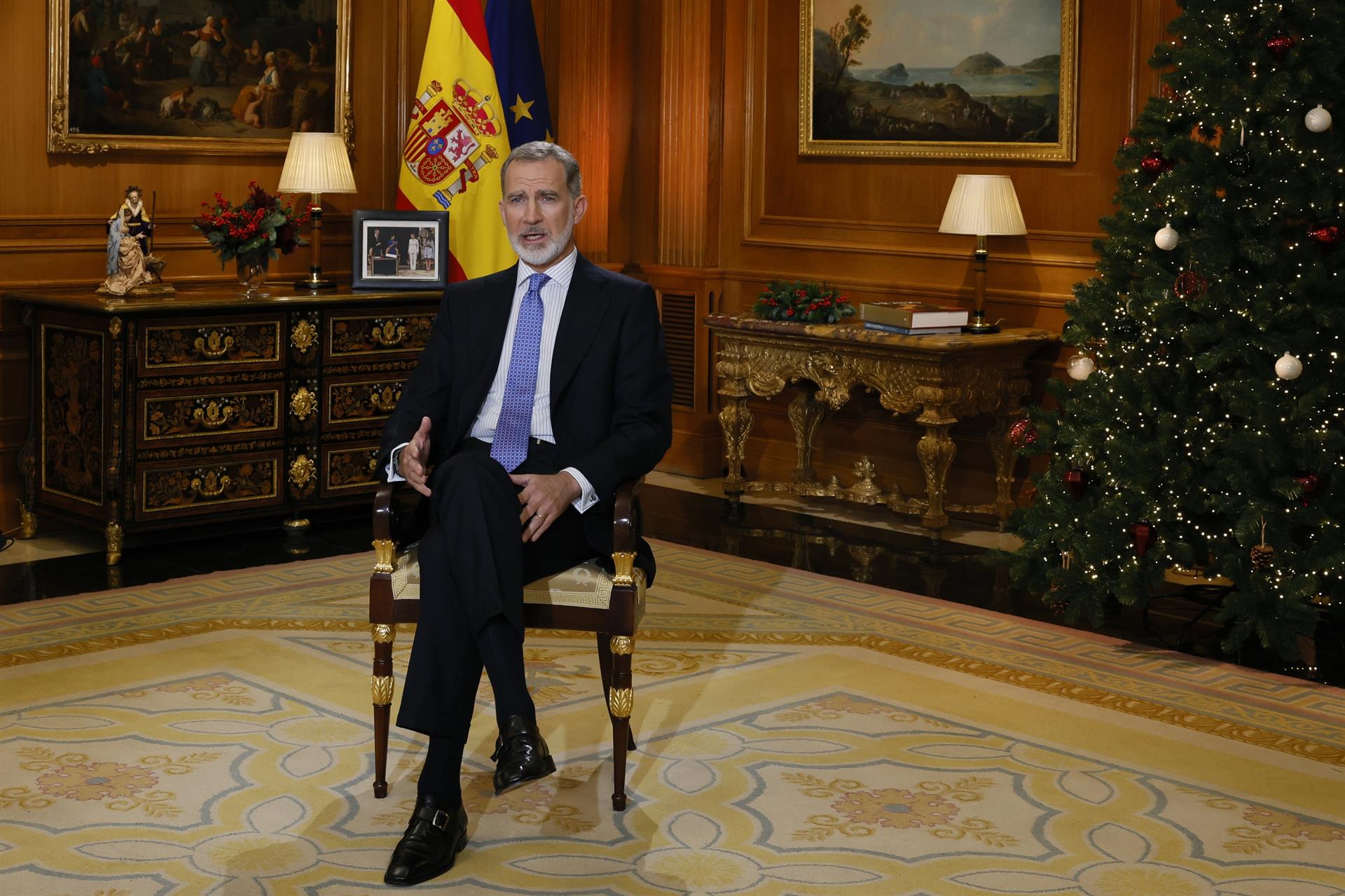 El Rey Felipe VI ofrece su tradicional discurso de Nochebuena desde Zarzuela, en Madrid (España) a 24 de diciembre de 2023.   POOL