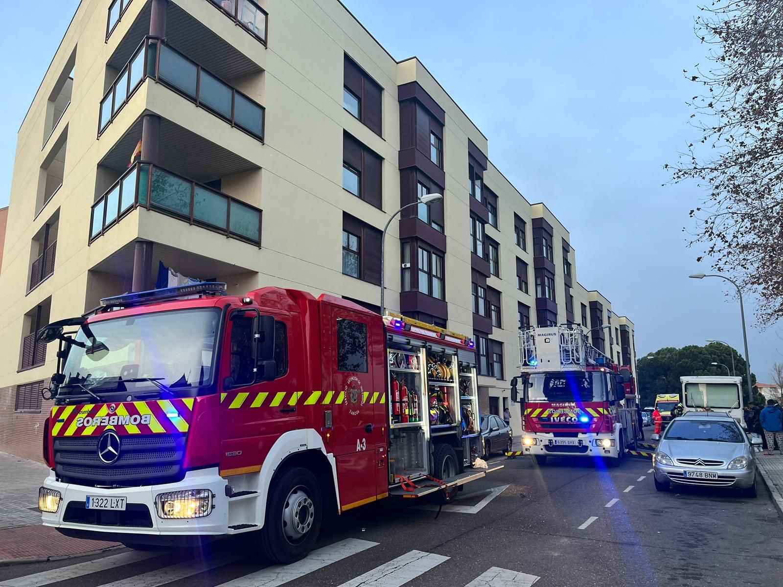 Bomberos en el lugar de los hechos