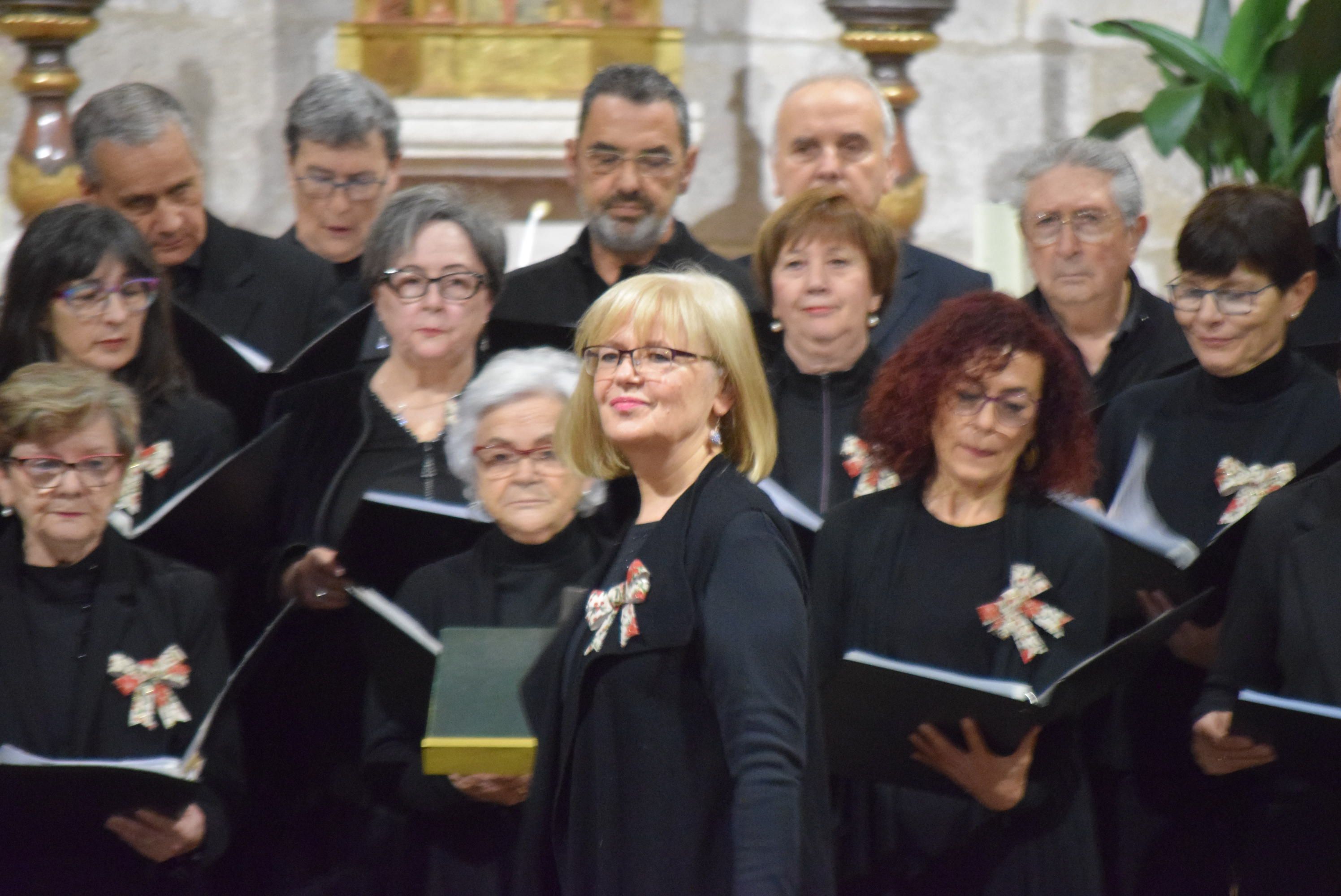 Aures Cantibus deleita a la sociedad zamorana con un concierto donde reinaron los villancicos.