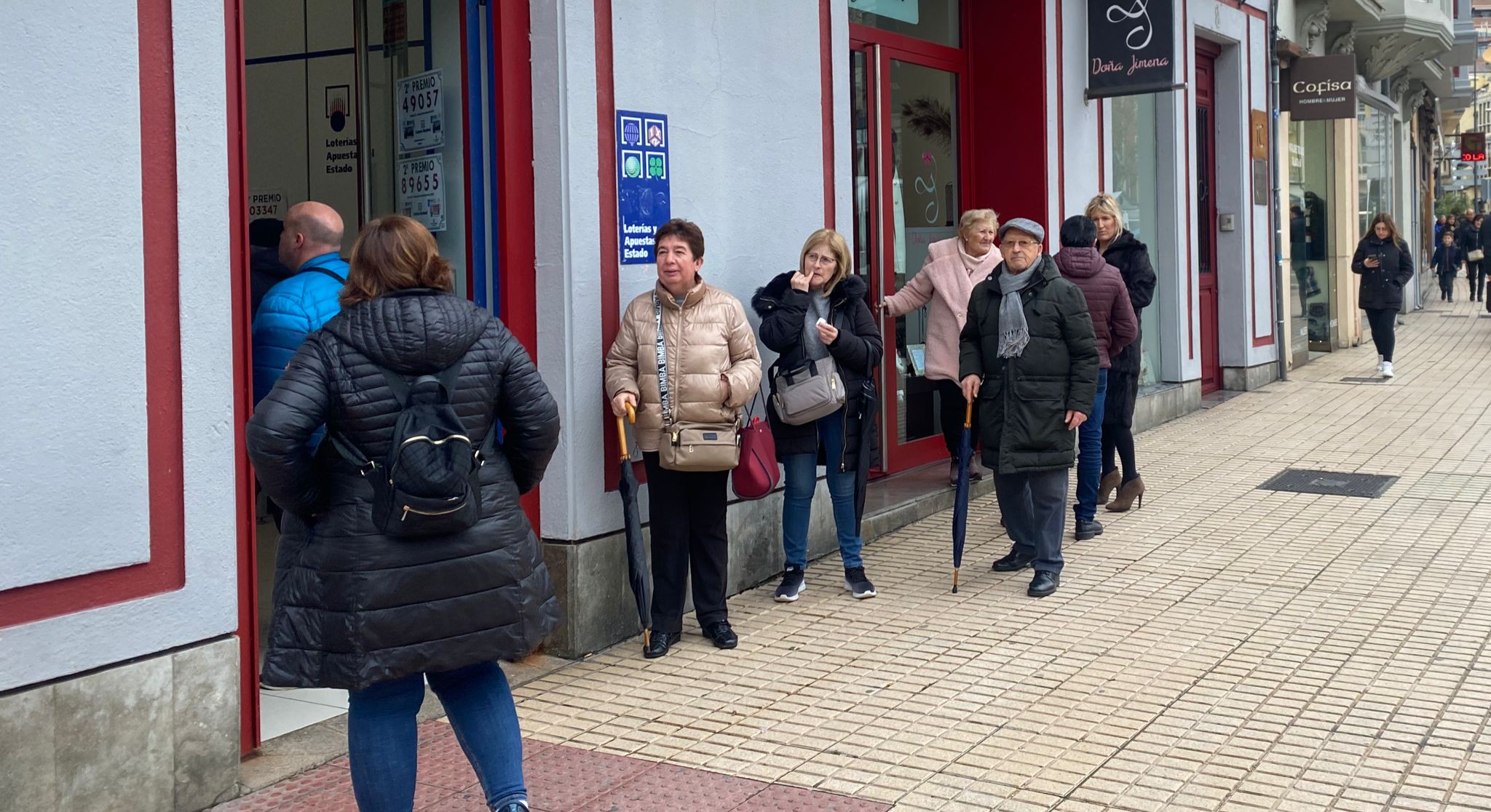 Zamoranos esperan a las puertas de una administración de la capital