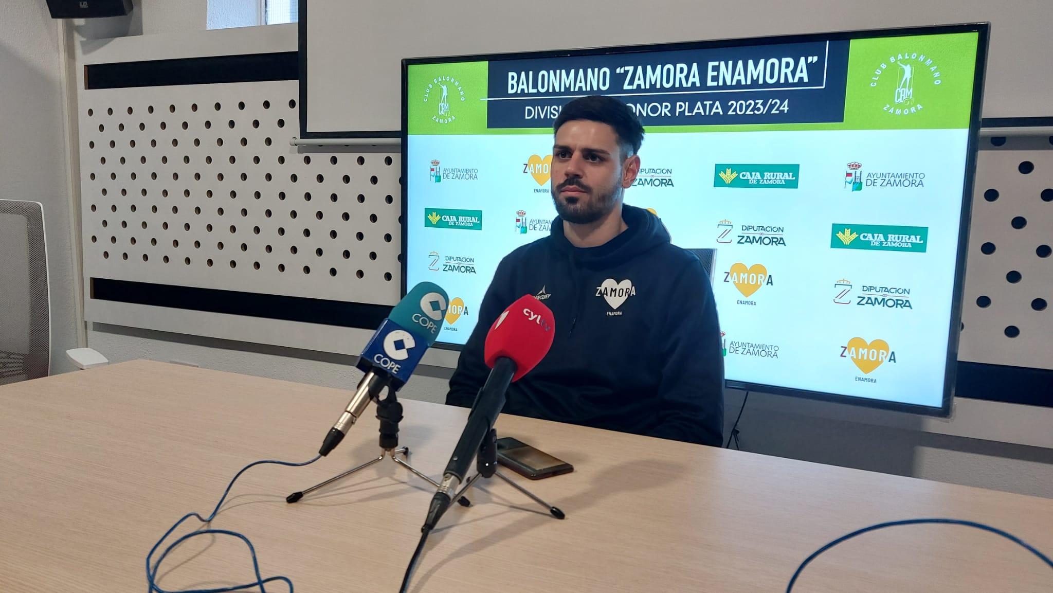 Agustín Forlino, portero del Balonmano Zamora, en rueda de prensa. Archivo.