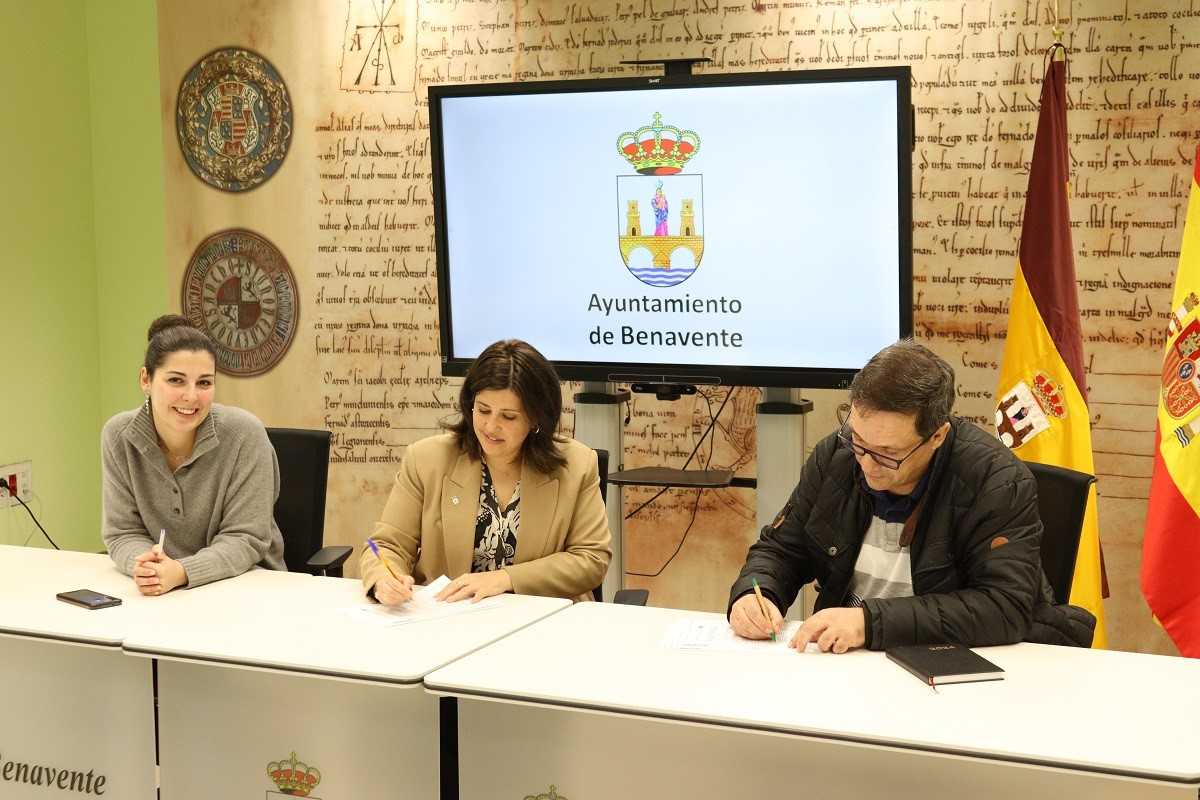 El Ayuntamiento de Benavente, la Fundación Agricultores Solidarios y UCCL Zamora firman un convenio de colaboración