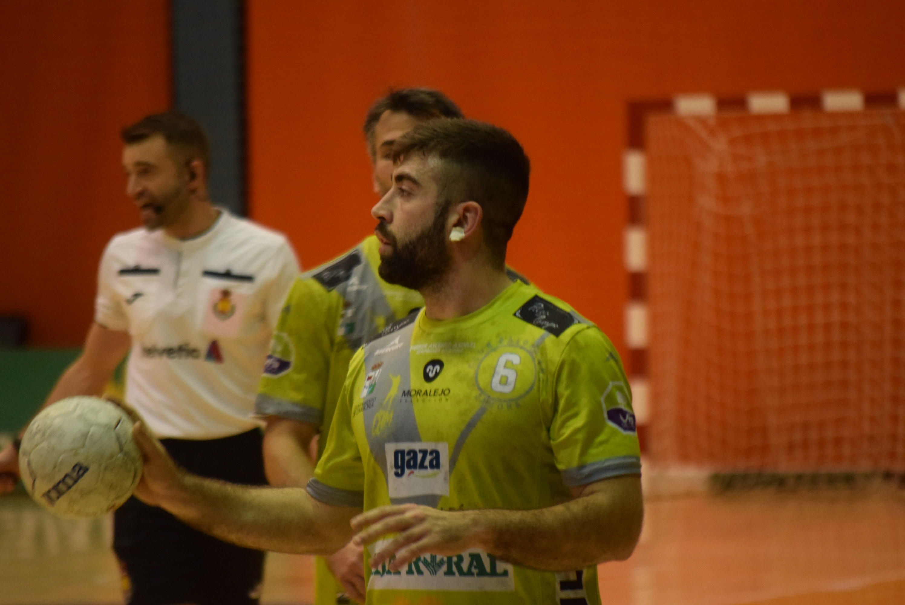 Pablo Cubillas en el Balonmano Zamora - Balonmano Guadalajara. Archivo.