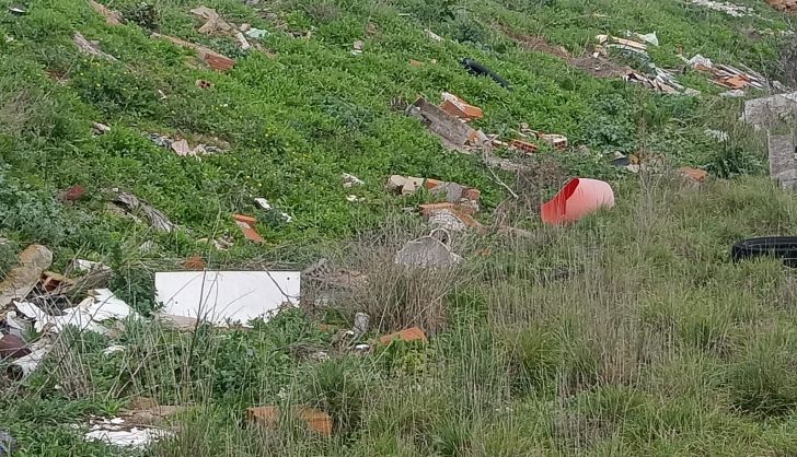 Basura acumulada en La Villarina (3)