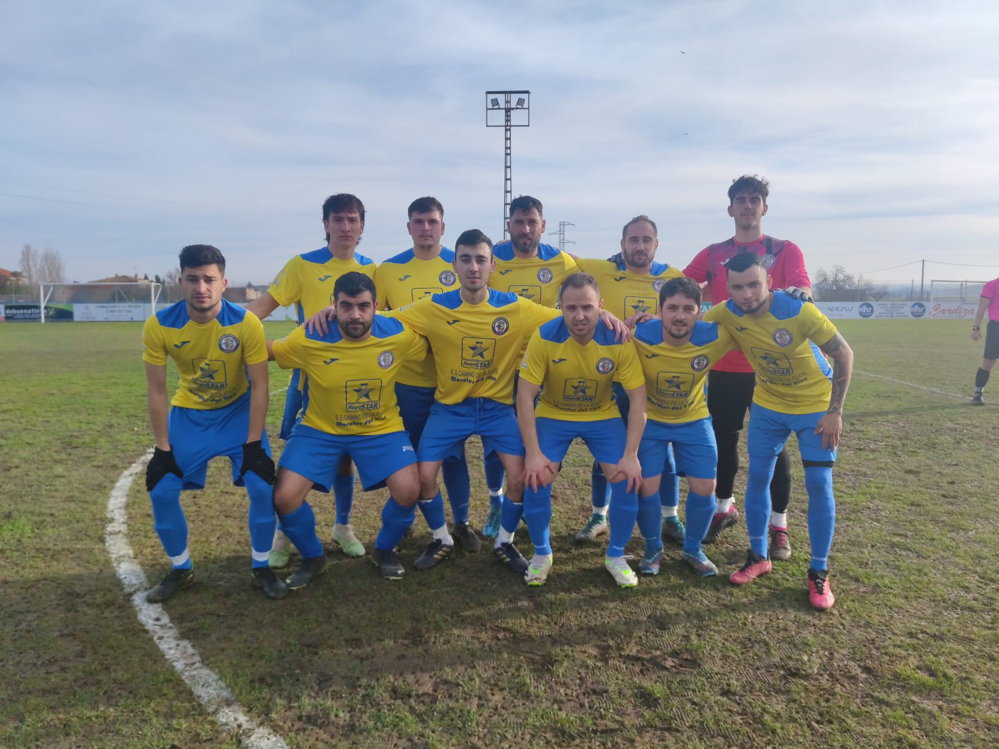 Alineación titular del Morales del Vino Atlético frente al Internacional de Zamora.