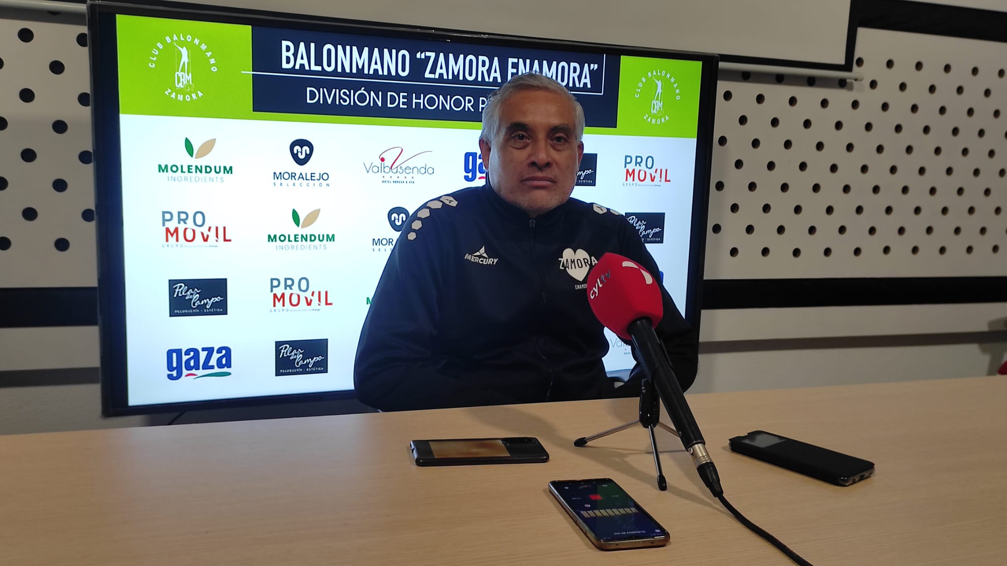 Antonio Núñez, segundo entrenador del Balonmano Zamora, durante la rueda de prensa