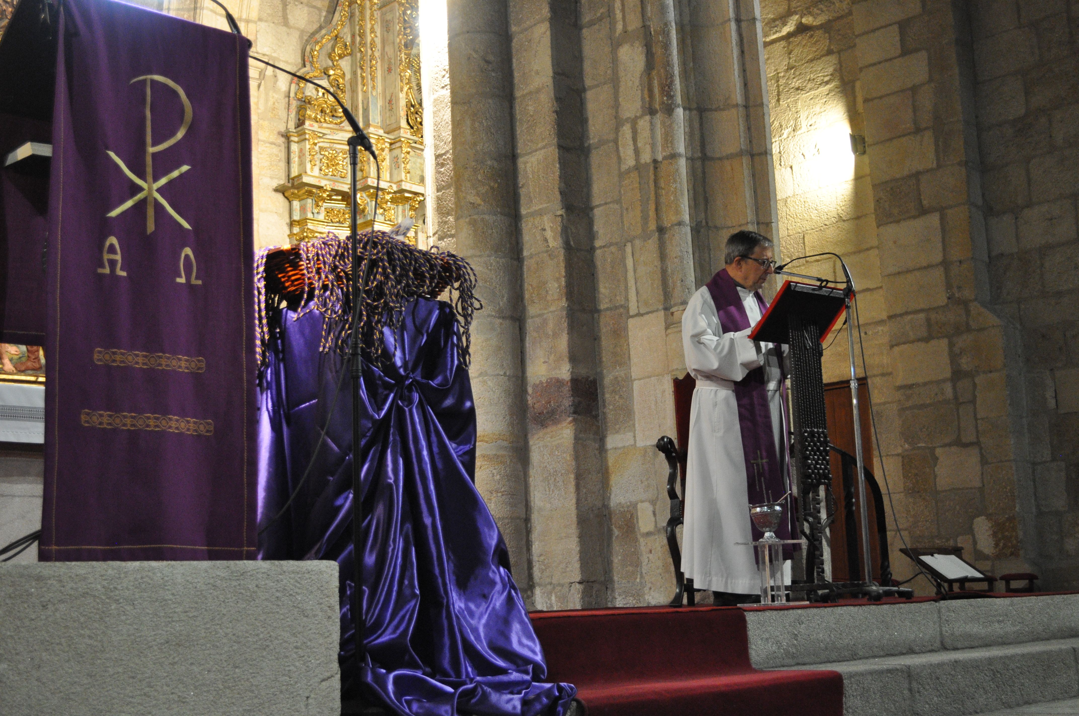 Rito de entrada de hermanos de la Santa Vera Cruz