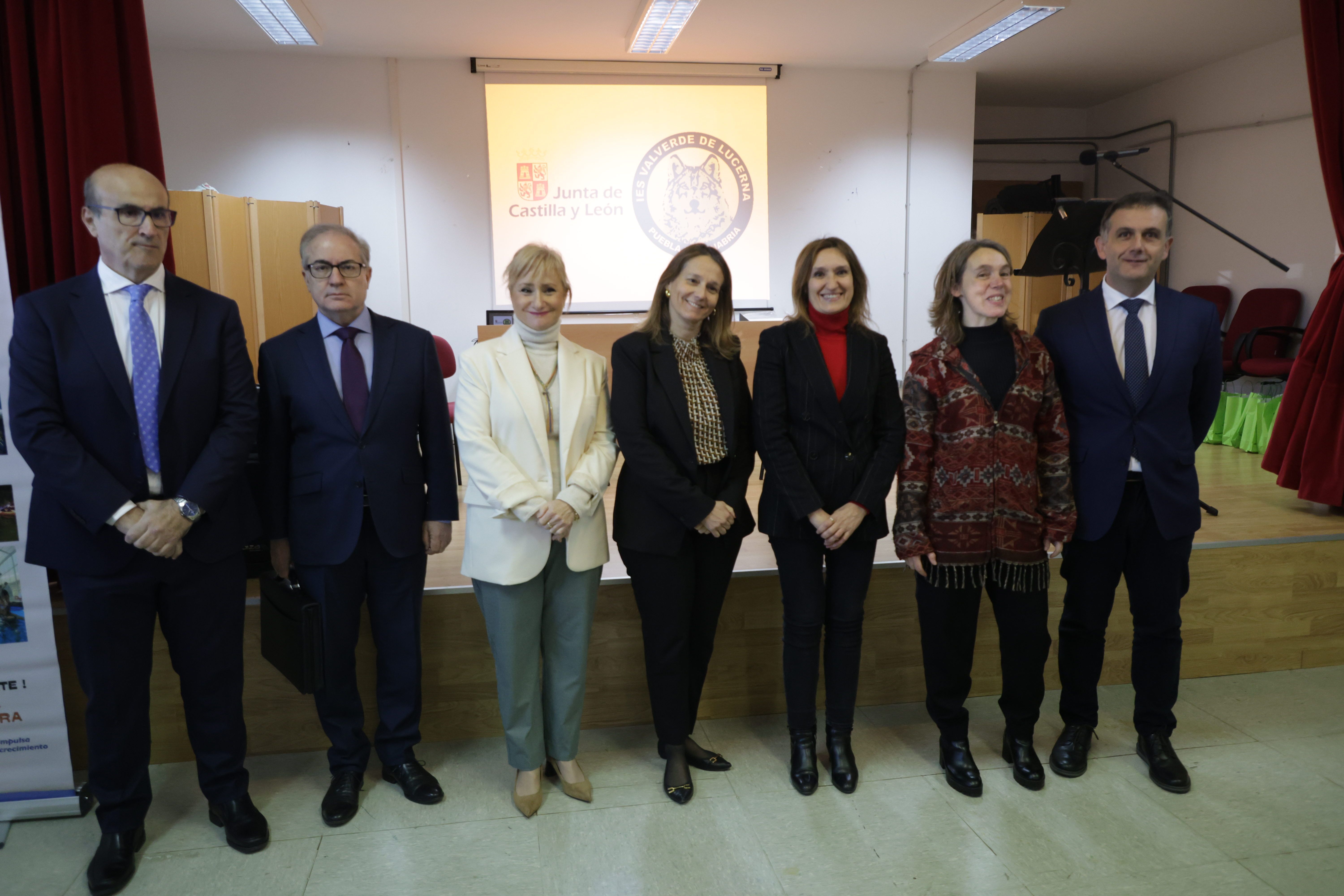 JL Leal / ICAL. La consejera de Educación, Rocío Lucas, inaugura la I Jornada sobre la FP en Sanabria, La Carballeda y Trás-os-Montes.