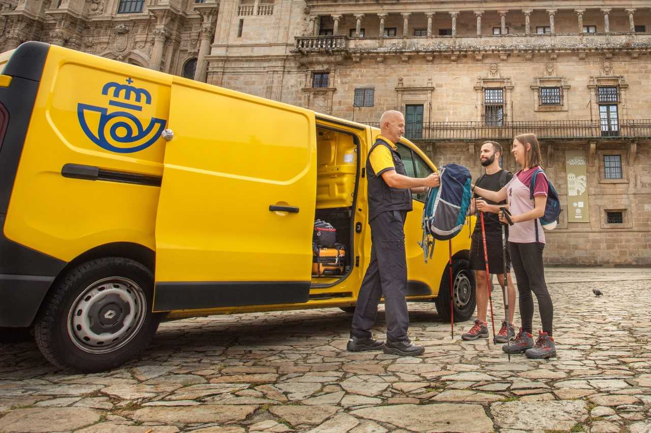 Correos pone en marcha el transporte de mochilas en las principales rutas del Camino de Santiago