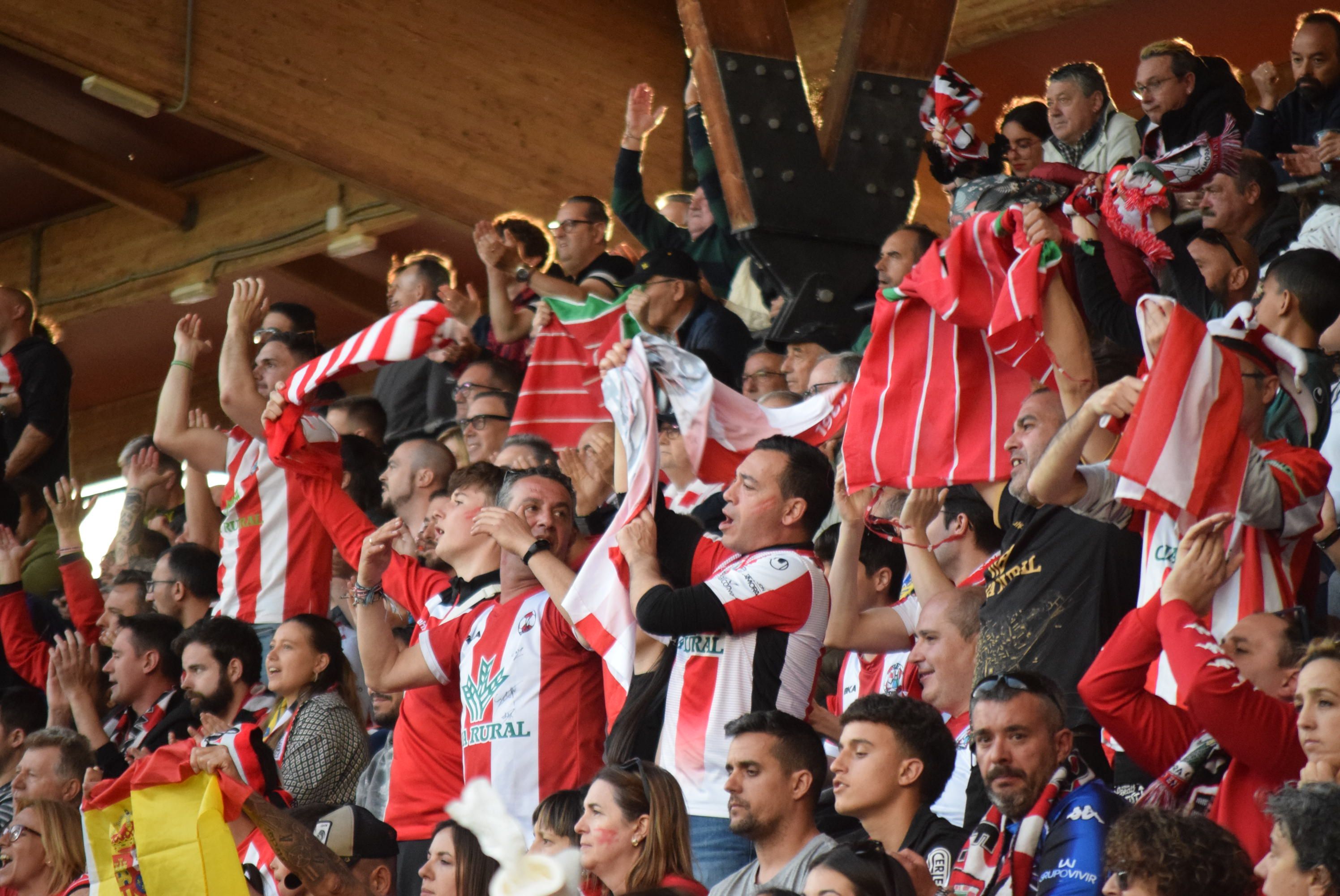 Imagen de archivo de la afición rojiblanca en el Zamora CF - Sant Andreu.