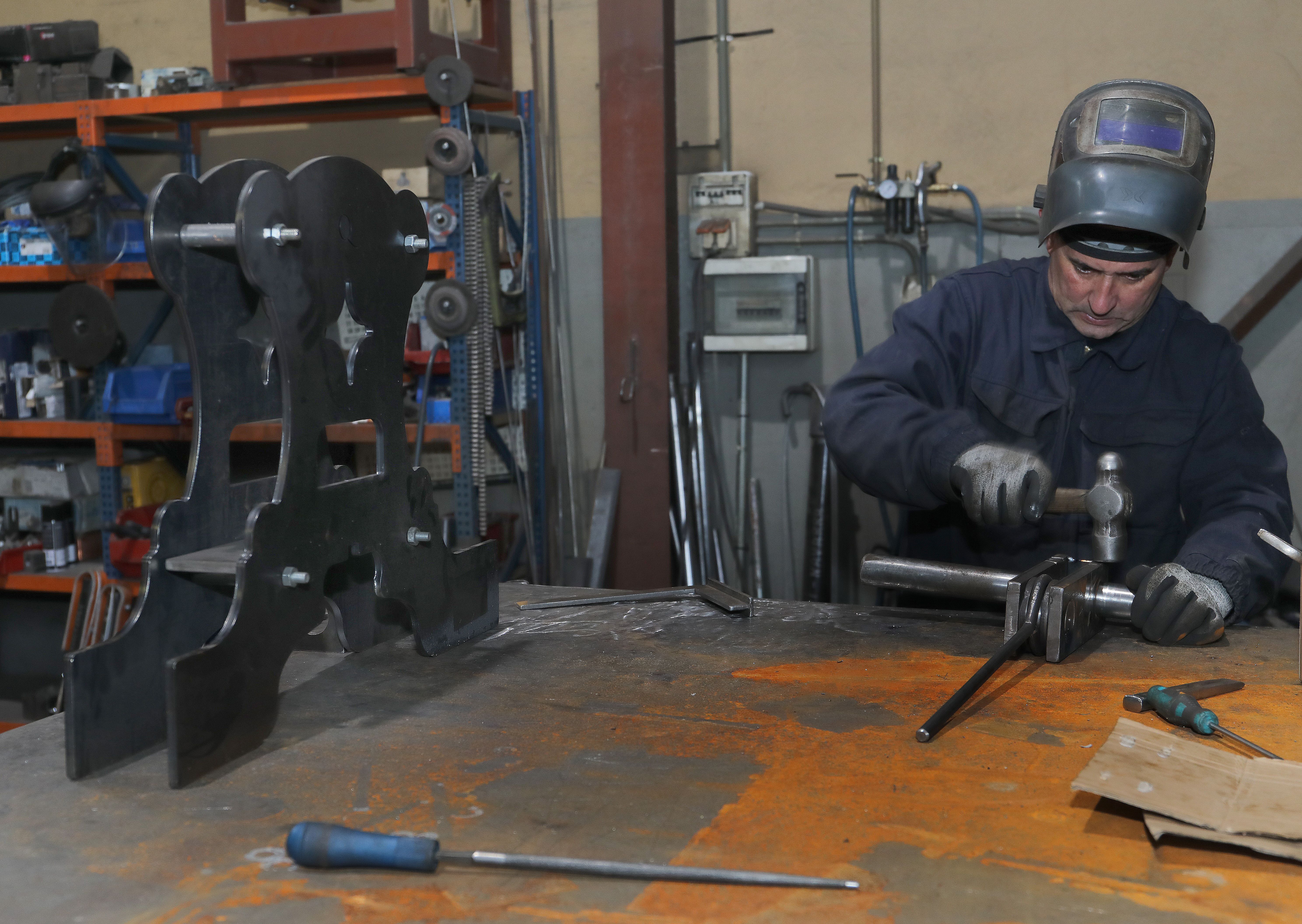 Trabajador de un taller metálico. Foto: ICAL.