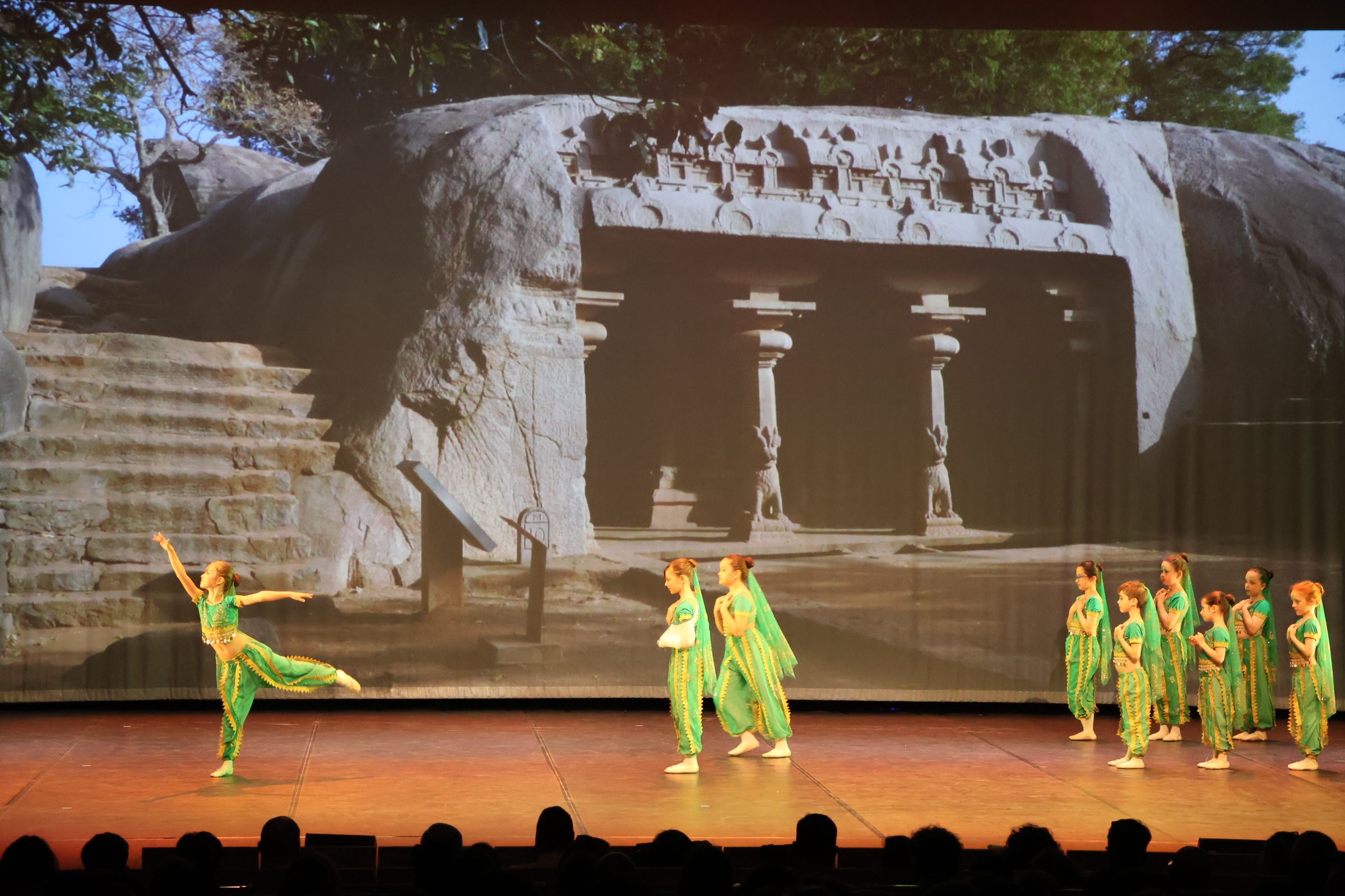 'Cuentos de India', un viaje con danza clásica en el Teatro Ramos Carrión