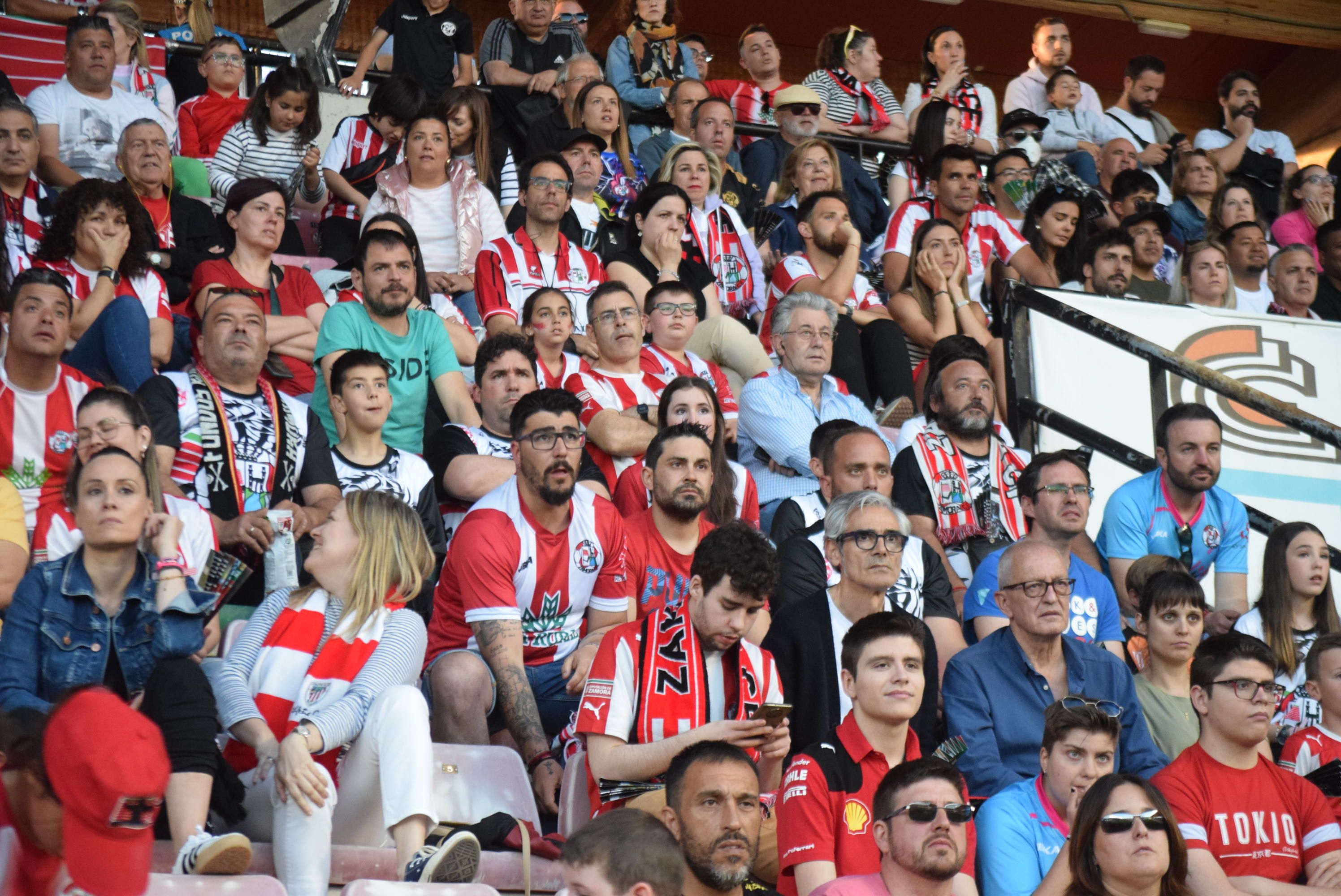 Afición del Zamora CF en un partido. Archivo