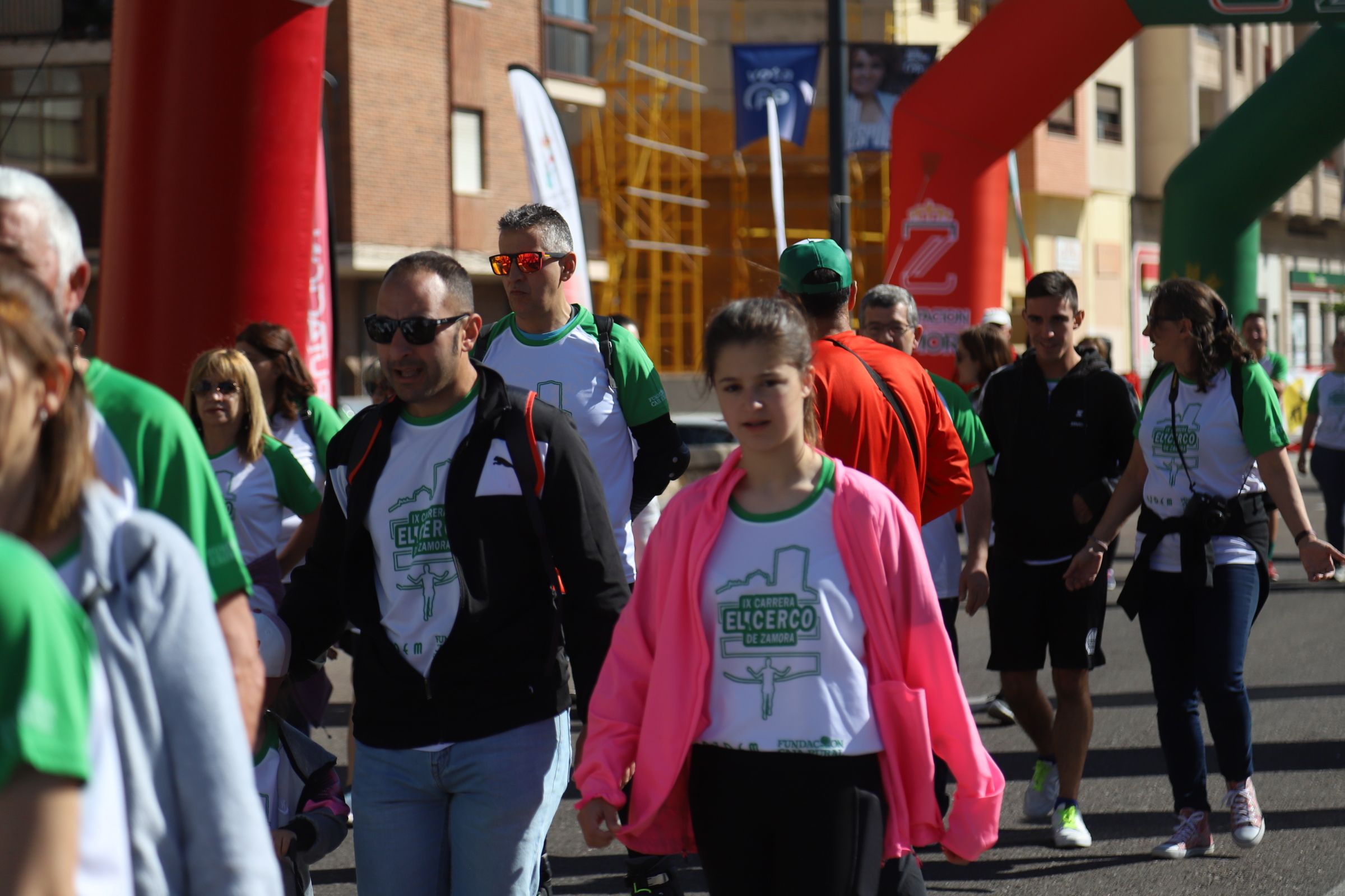 Andarines y patinadores en la IX edición de la carrera El Cerco de Zamora. FOTO: María Lorenzo