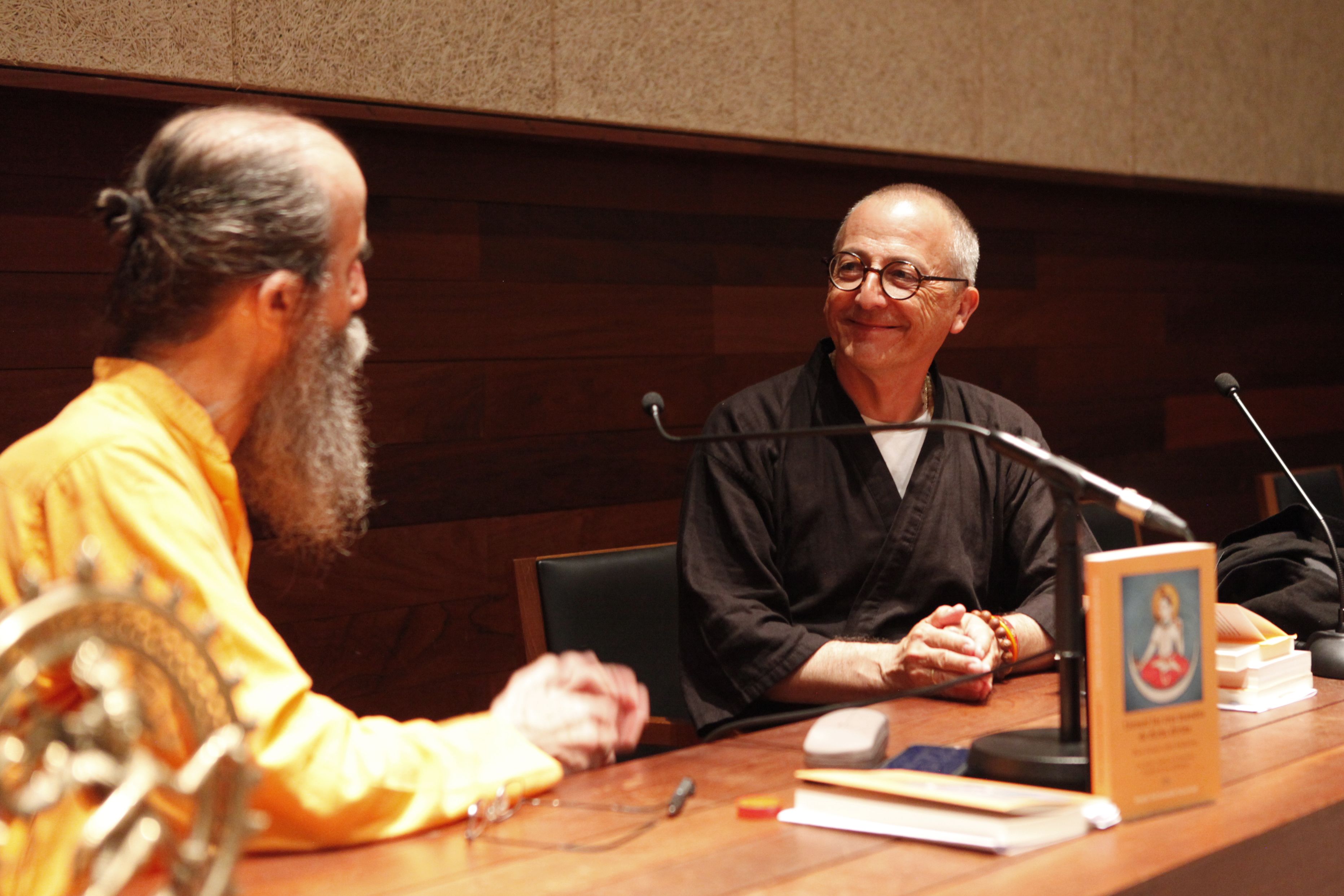 Presentación del libro ‘Llenaré los tres mundos de dicha divina’ en el Museo Etnográfico.