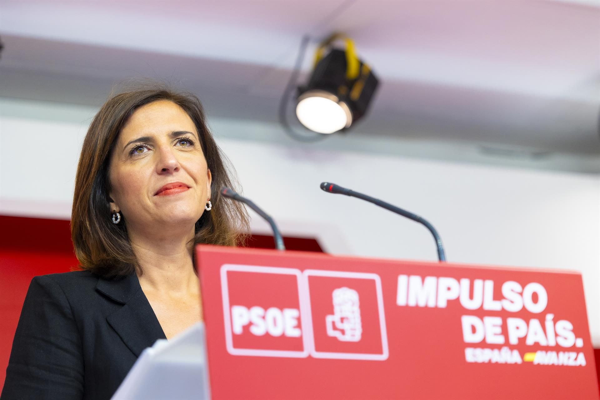 La portavoz del PSOE, Esther Peña, en una rueda de prensa en Ferraz. - EVA ERCOLANESE. EP.