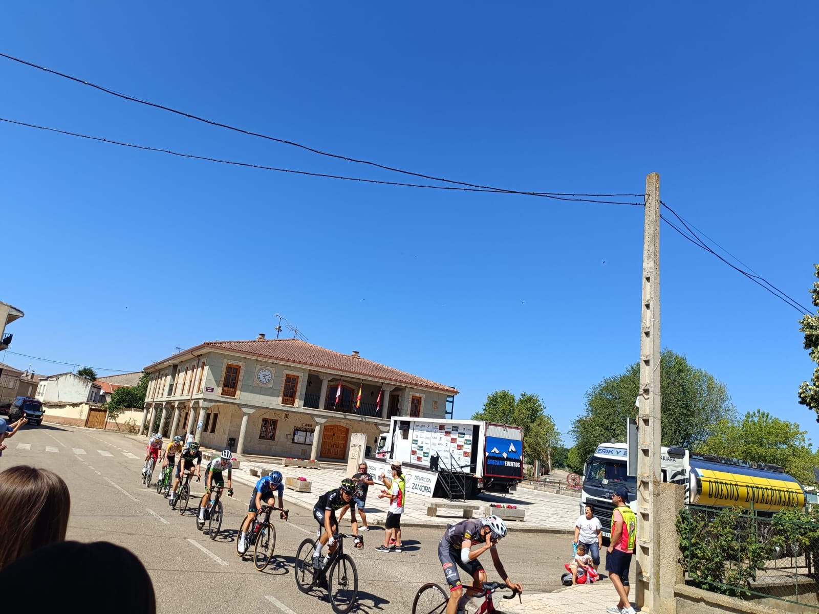 Vuelta ciclista a Zamora en Santa Croya de Tera (7)