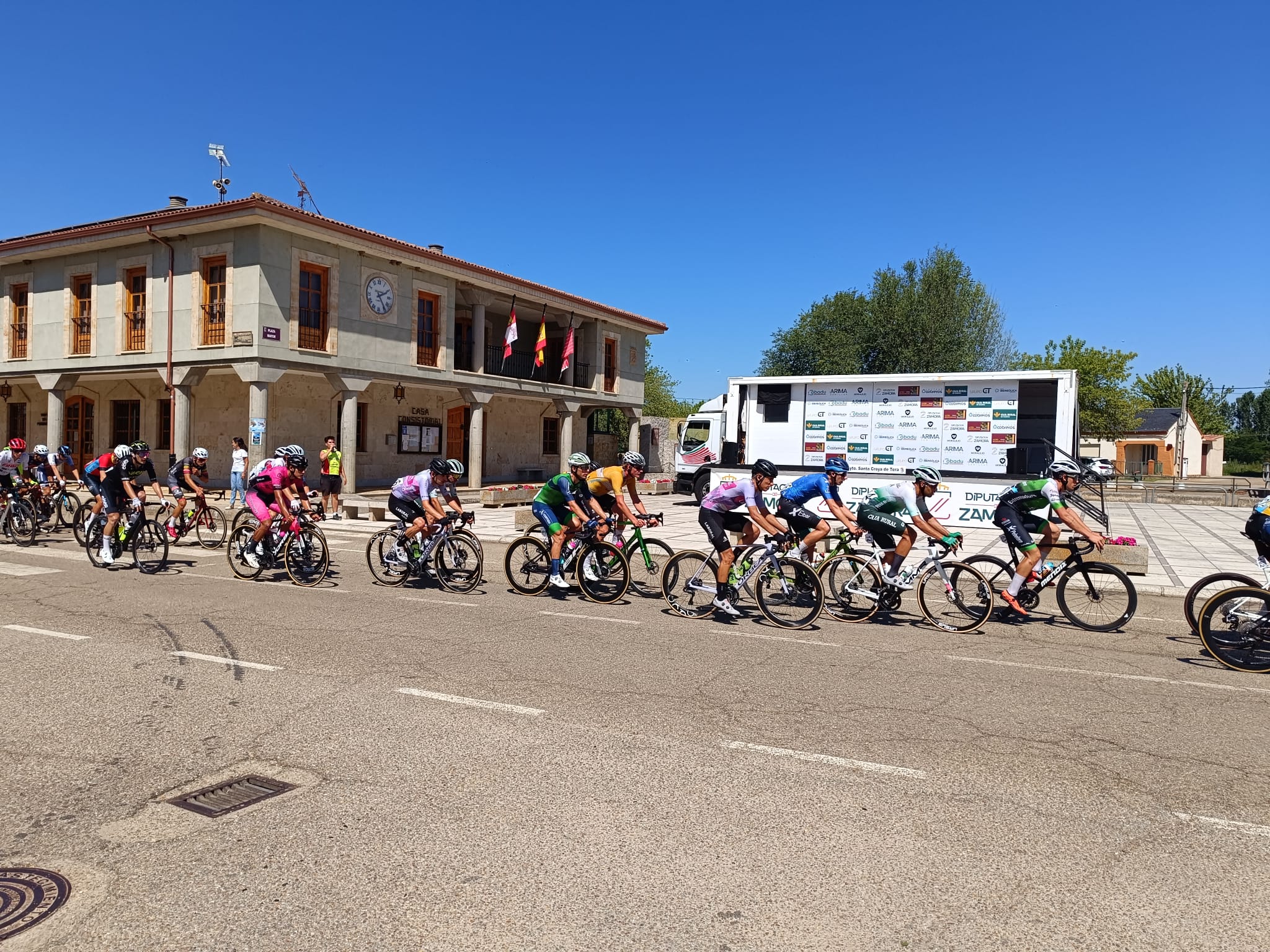 Vuelta ciclista a Zamora en Santa Croya de Tera (10)