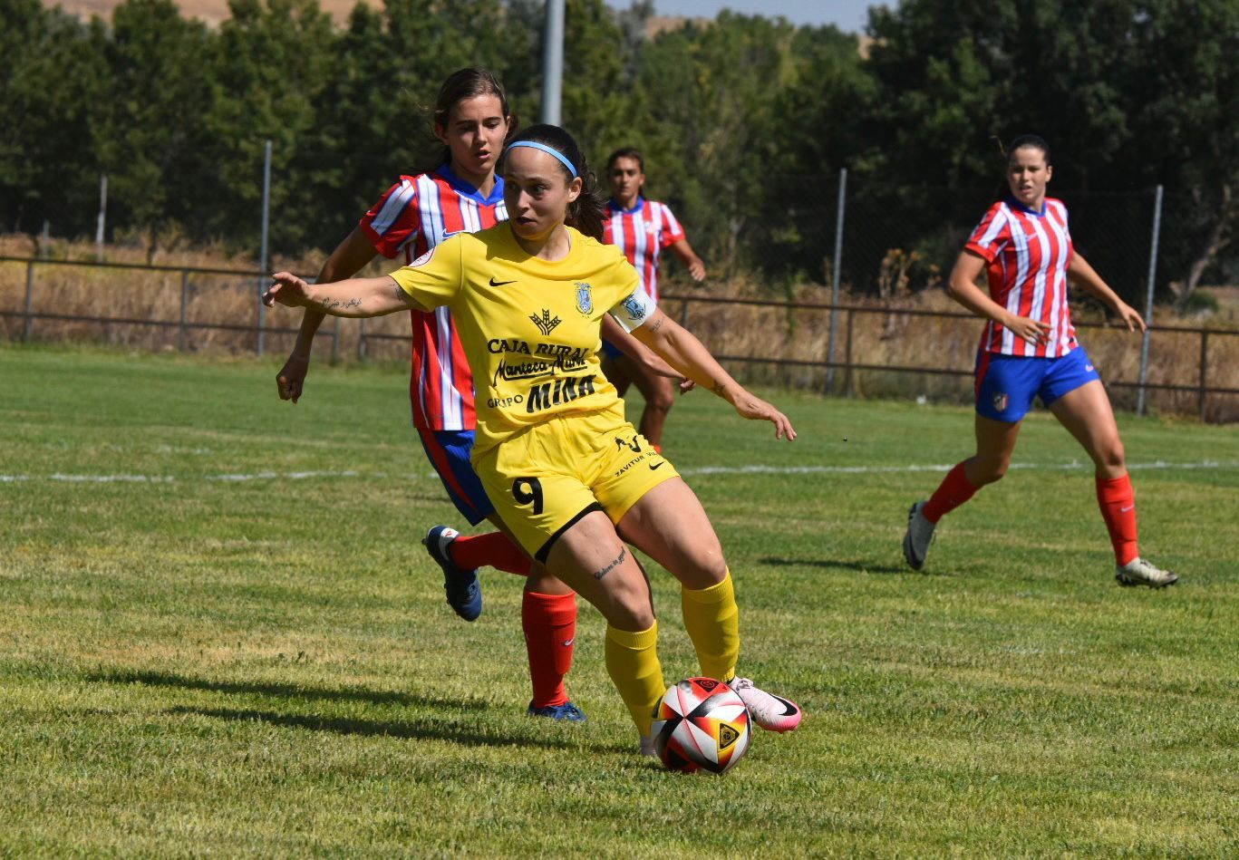 Foto del encuentro entre la UD Bovedana y el Atlético de Madrid 'C'.