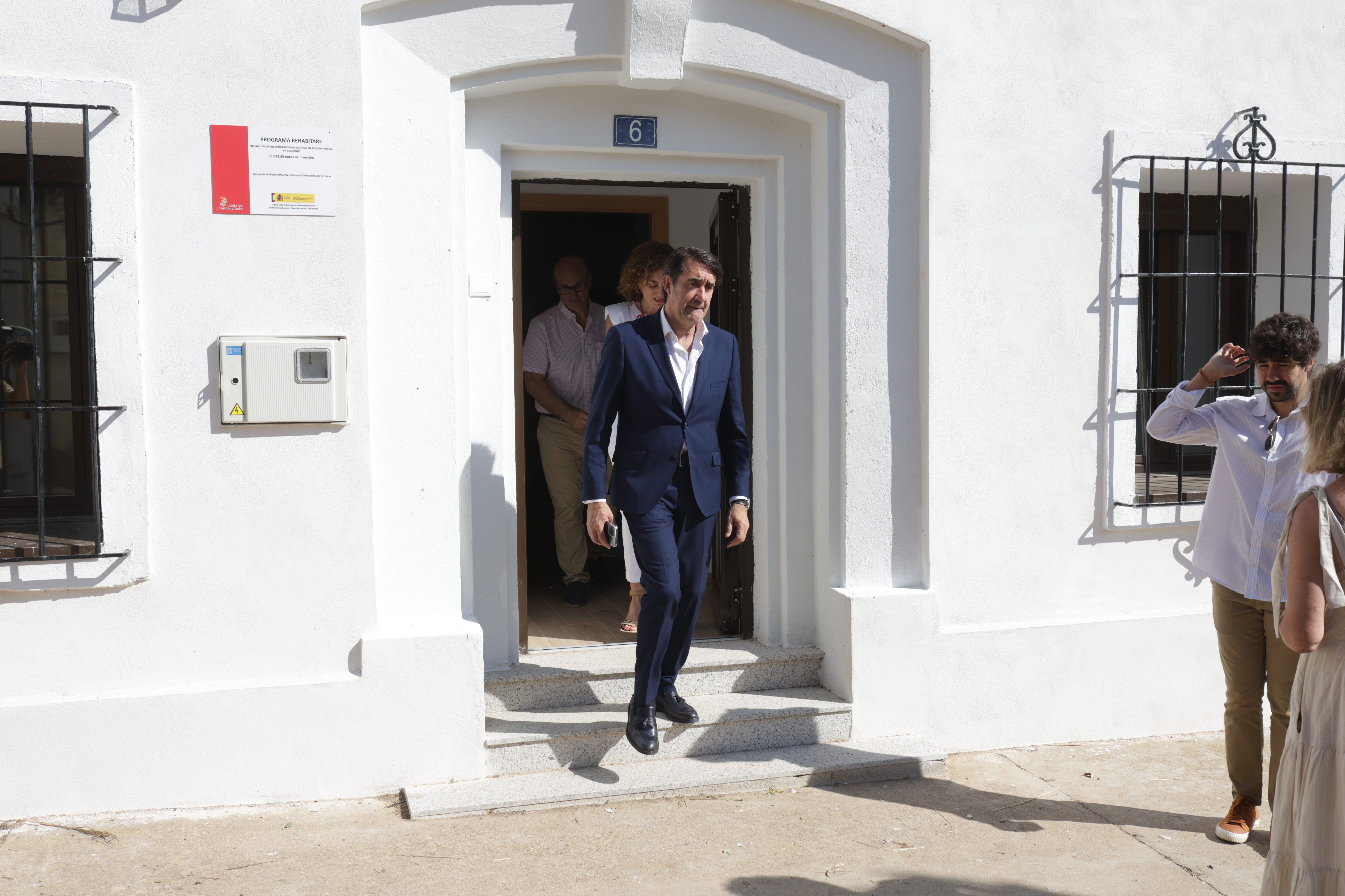 JL Leal  ICAL. El consejero de Medio Ambiente, Vivienda y Ordenación del Territorio, Juan Carlos Suárez Quiñones, firma el convenio de Rehabitares con los municipios de Zamora.