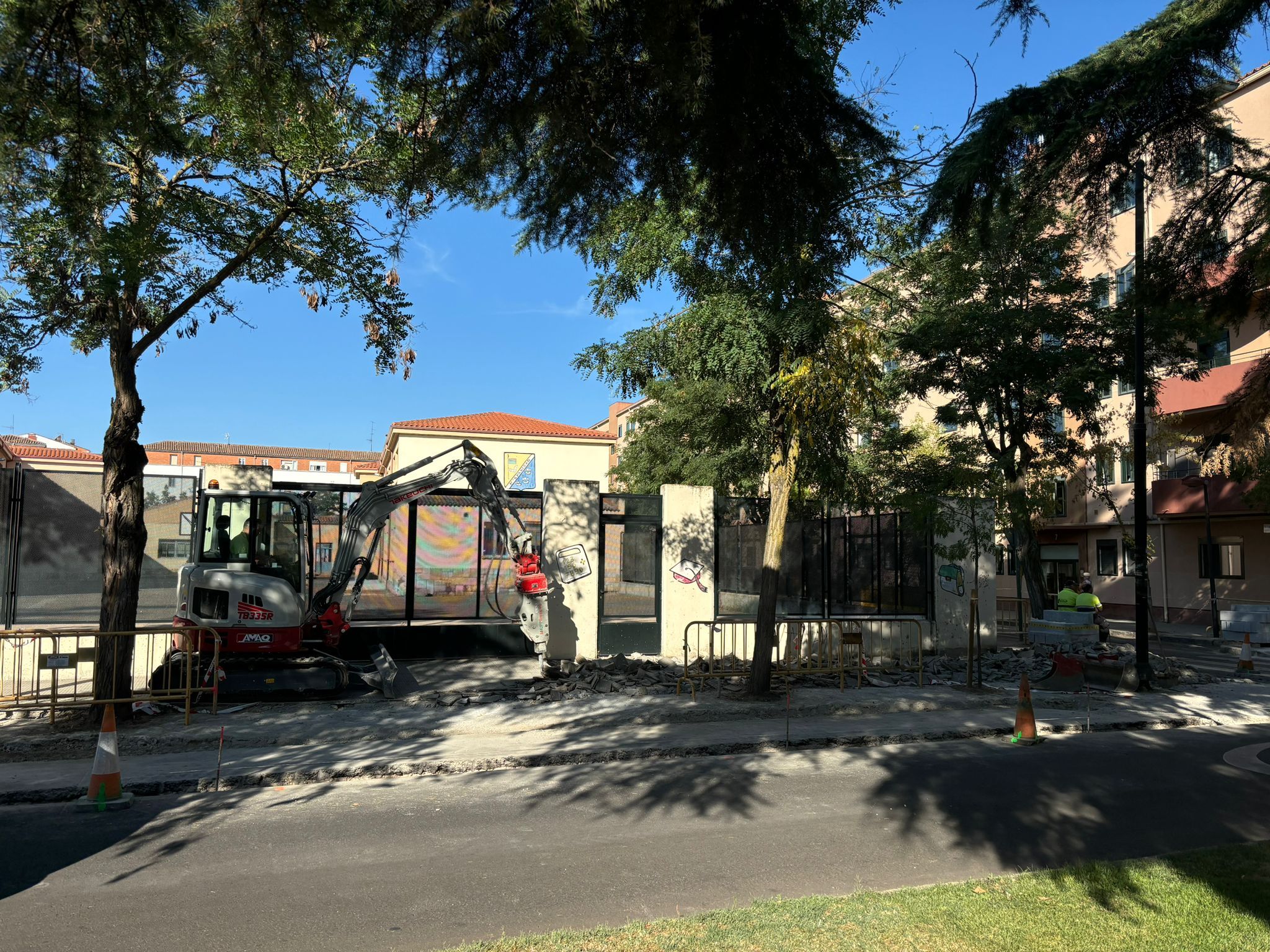 Comienzan las obras de mejora en el entorno escolar del CEIP La Hispanidad