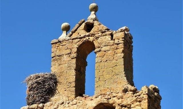 Vega de Villalobos y ZamoraArte, de la mano para rehabilitar su torre espadaña a través del micromecenazgo.