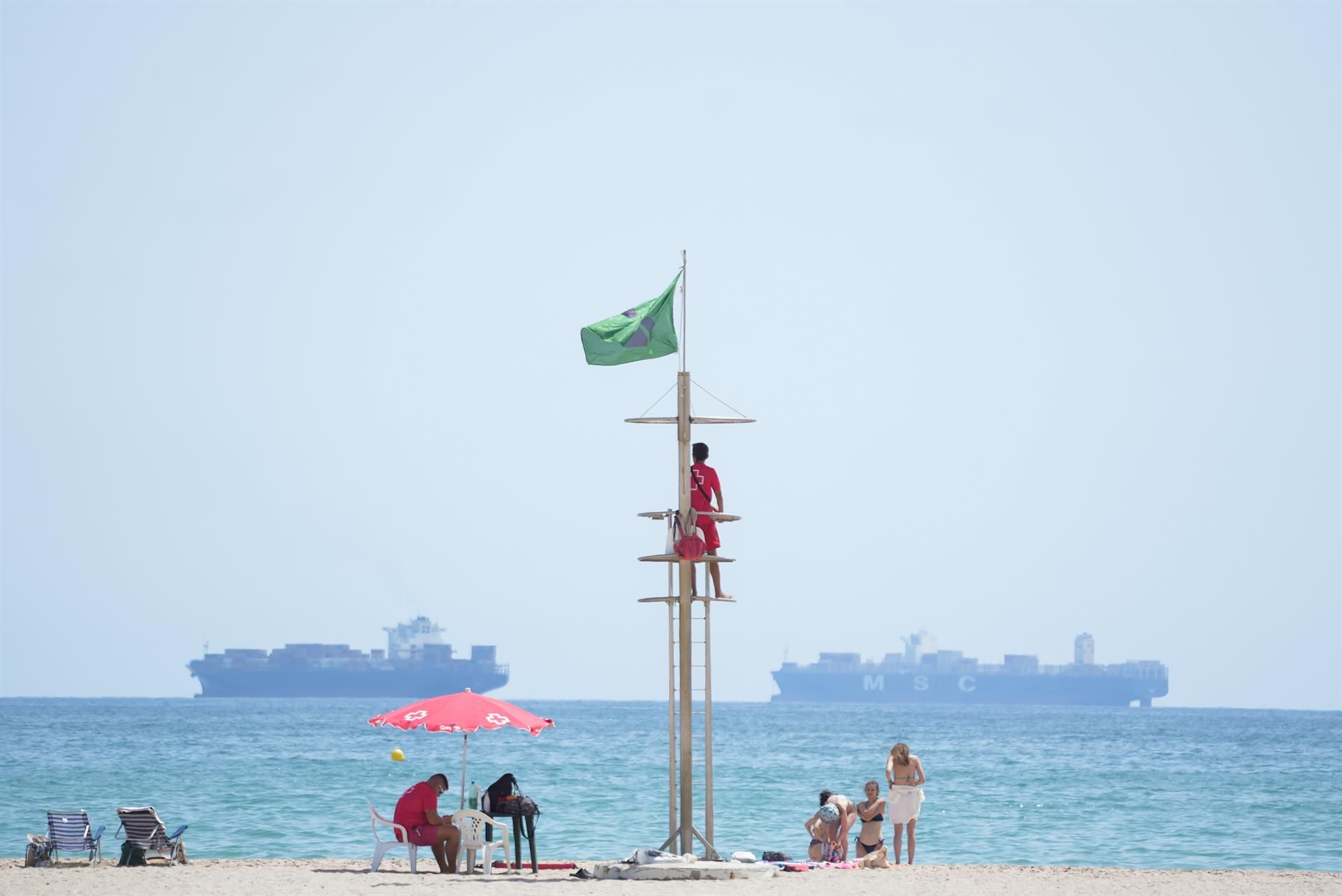 Vista de la bandera de verde en las playas de El Saler, a 19 de julio de 2024, en Valencia, Comunidad Valenciana (España)   Jorge Gil   Europa Press