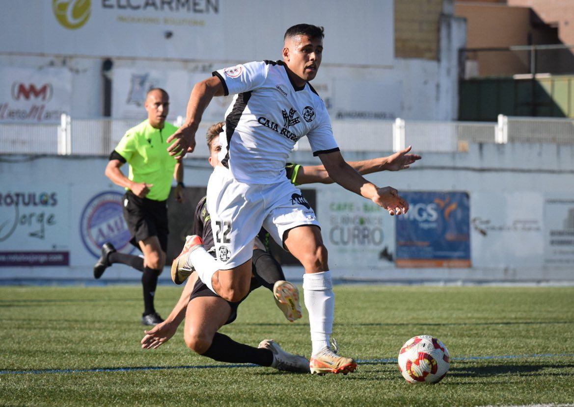 Joel Priego en el Guijuelo - Zamora CF. Foto: Zamora CF.