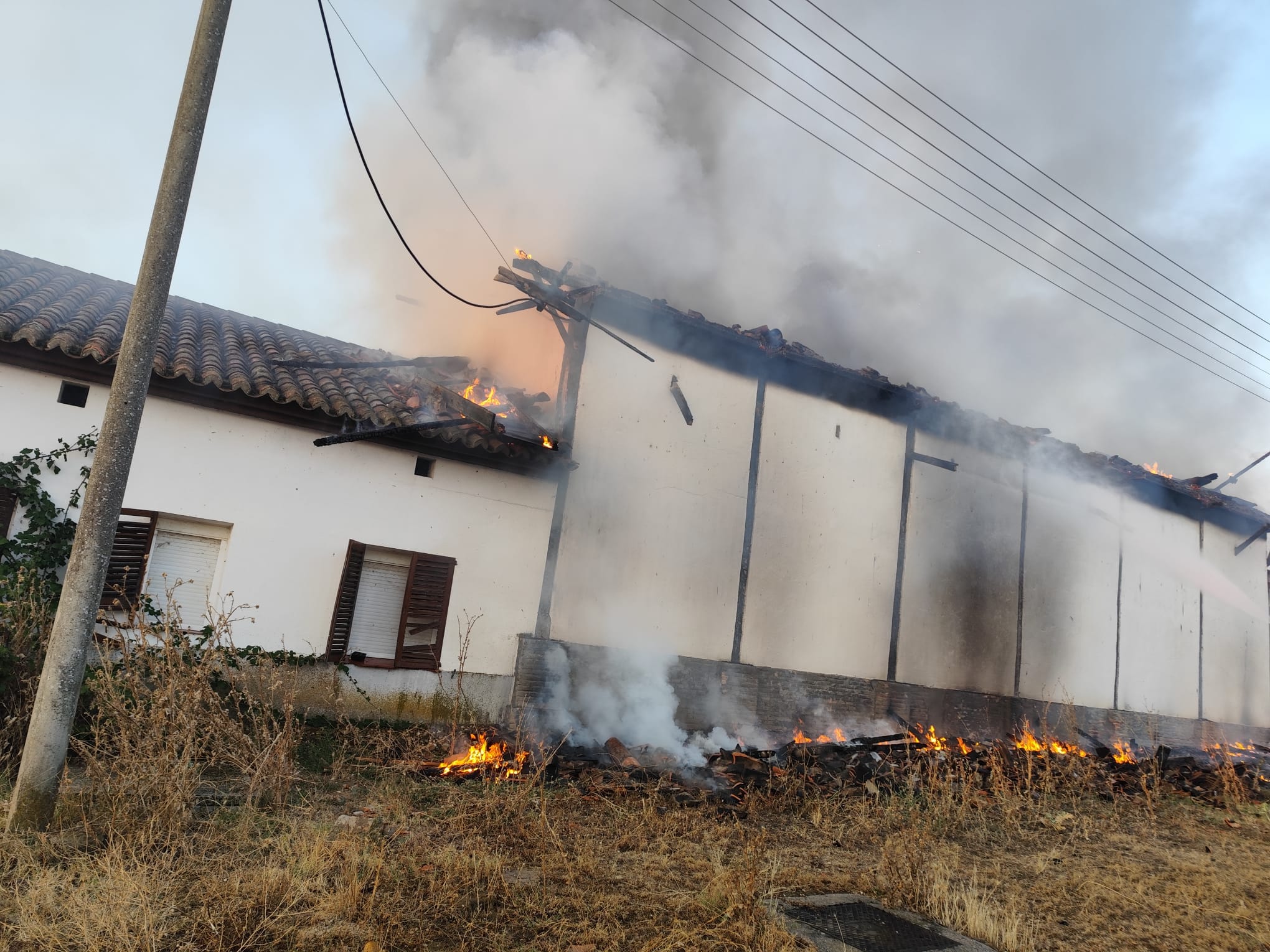 Incendio de nave agrícola en la Dehesa de Castrillo