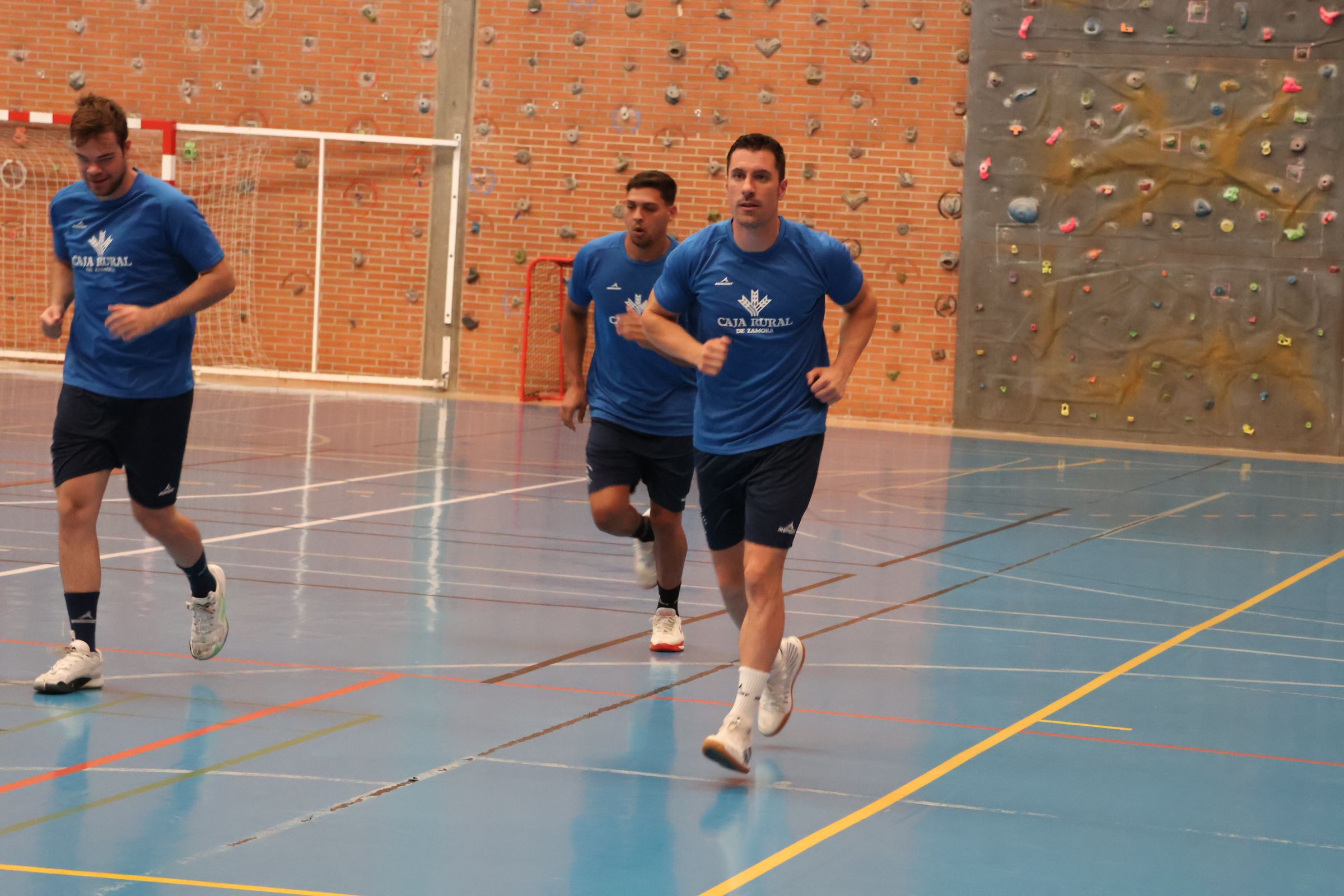 Jortos, jugador del Balonmano Zamora, en el primer entrenamiento de pretemporada.