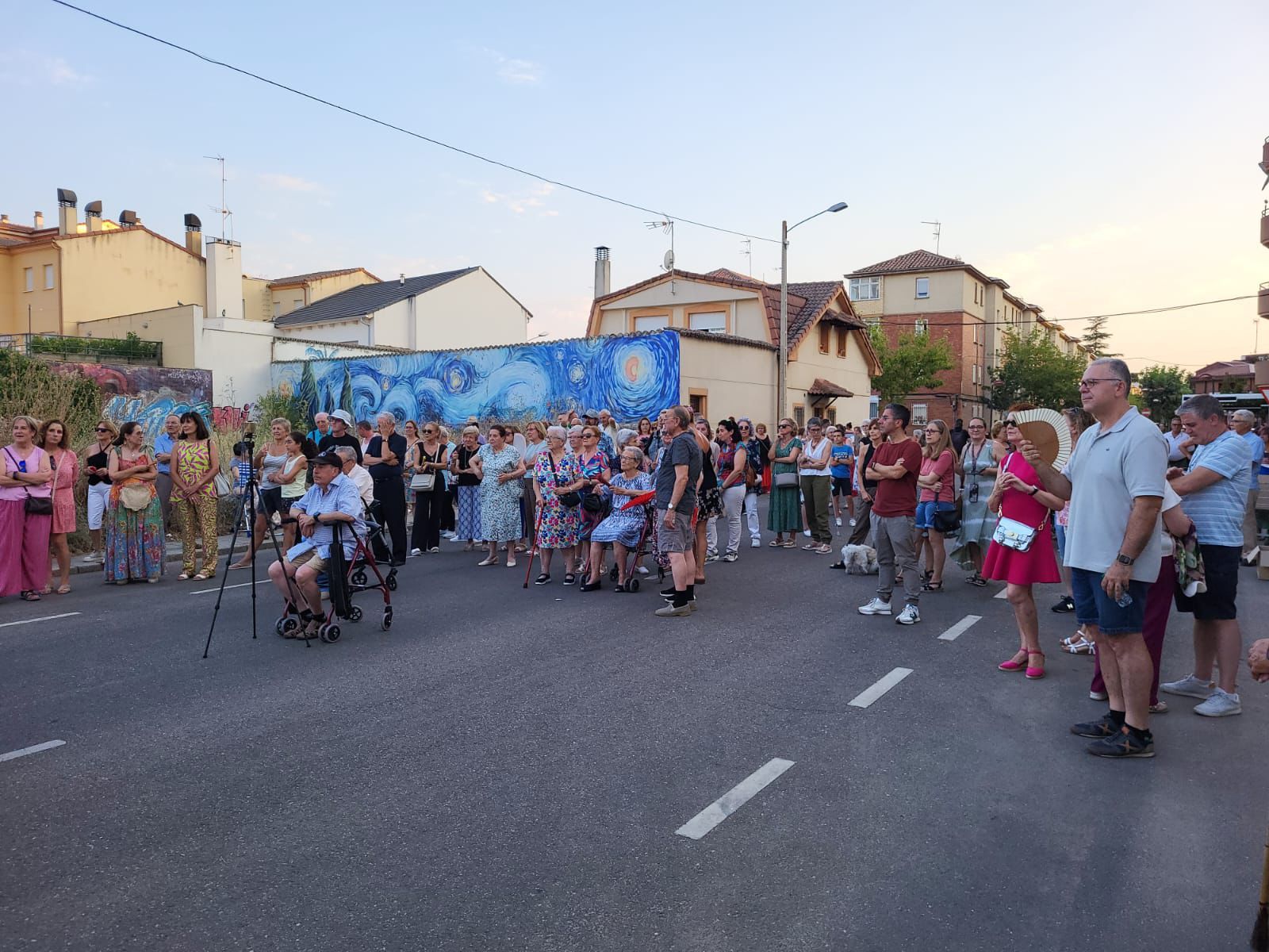 El barrio de Los Bloques celebra su primera jornada de las fiestas.