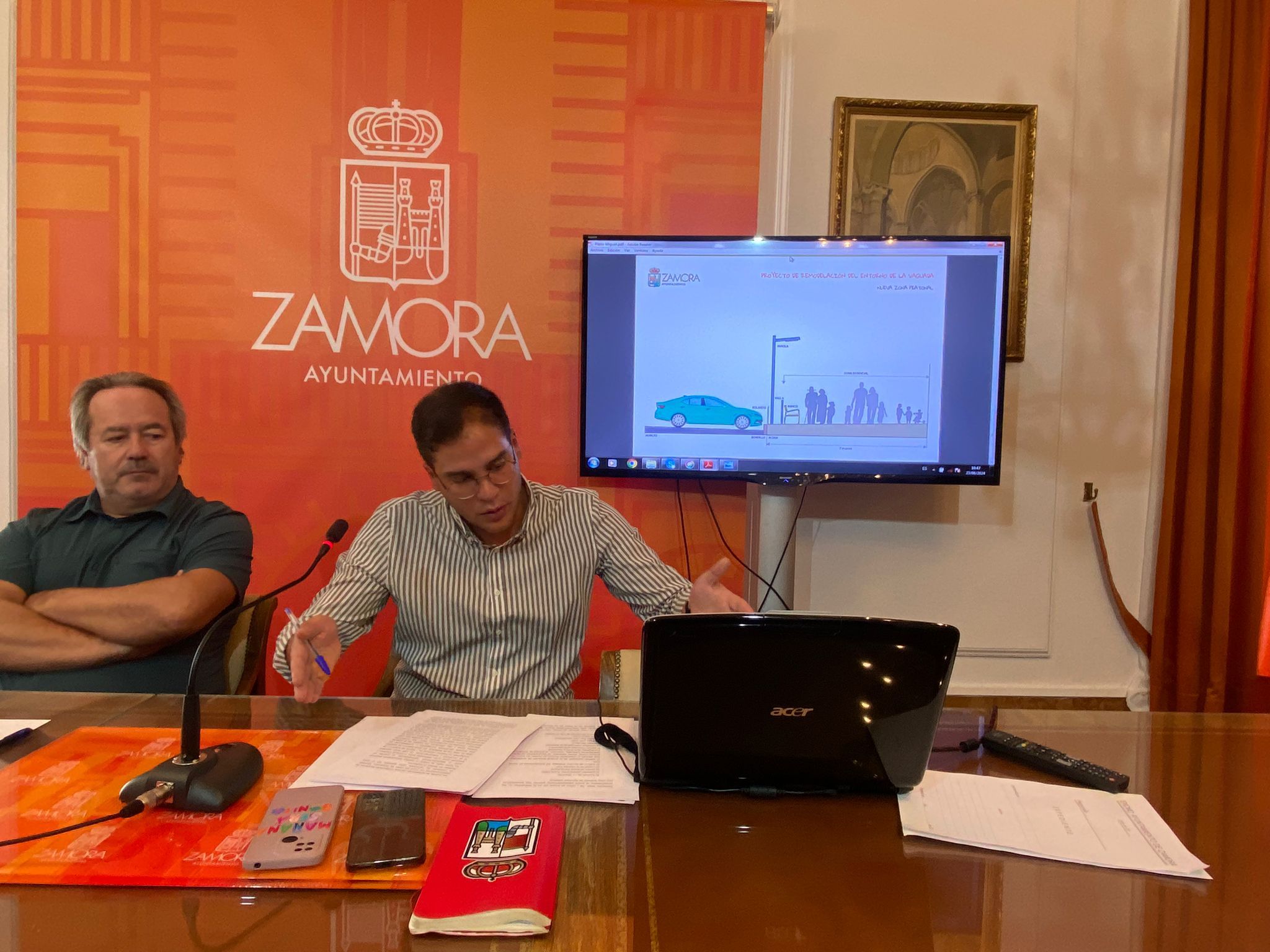 Francisco Guarido y Pablo Novo presentan el proyecto del aparcamiento en La Vaguada. Archivo