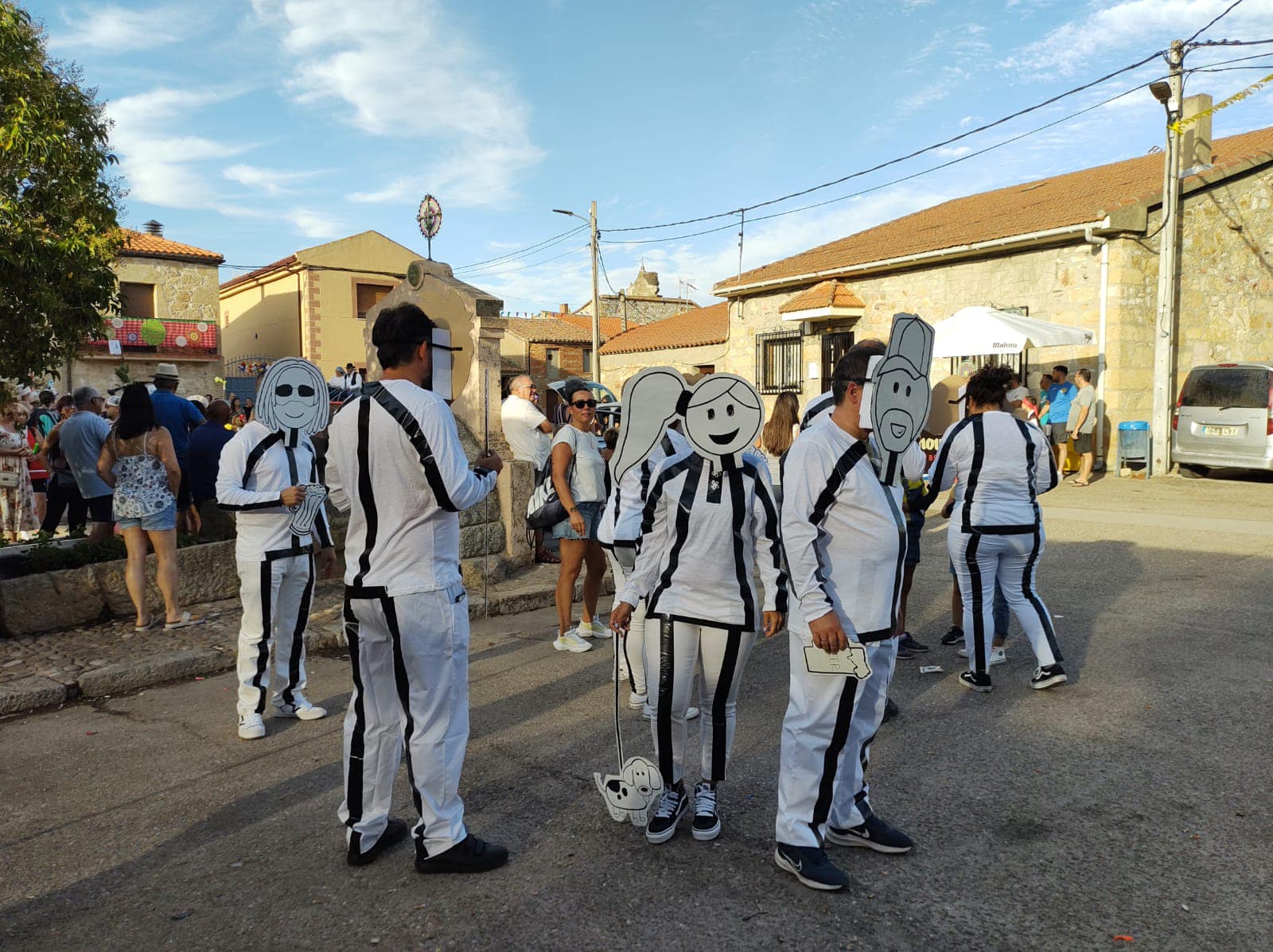 Derroche de originalidad en San Marcial con su desfile de disfraces 