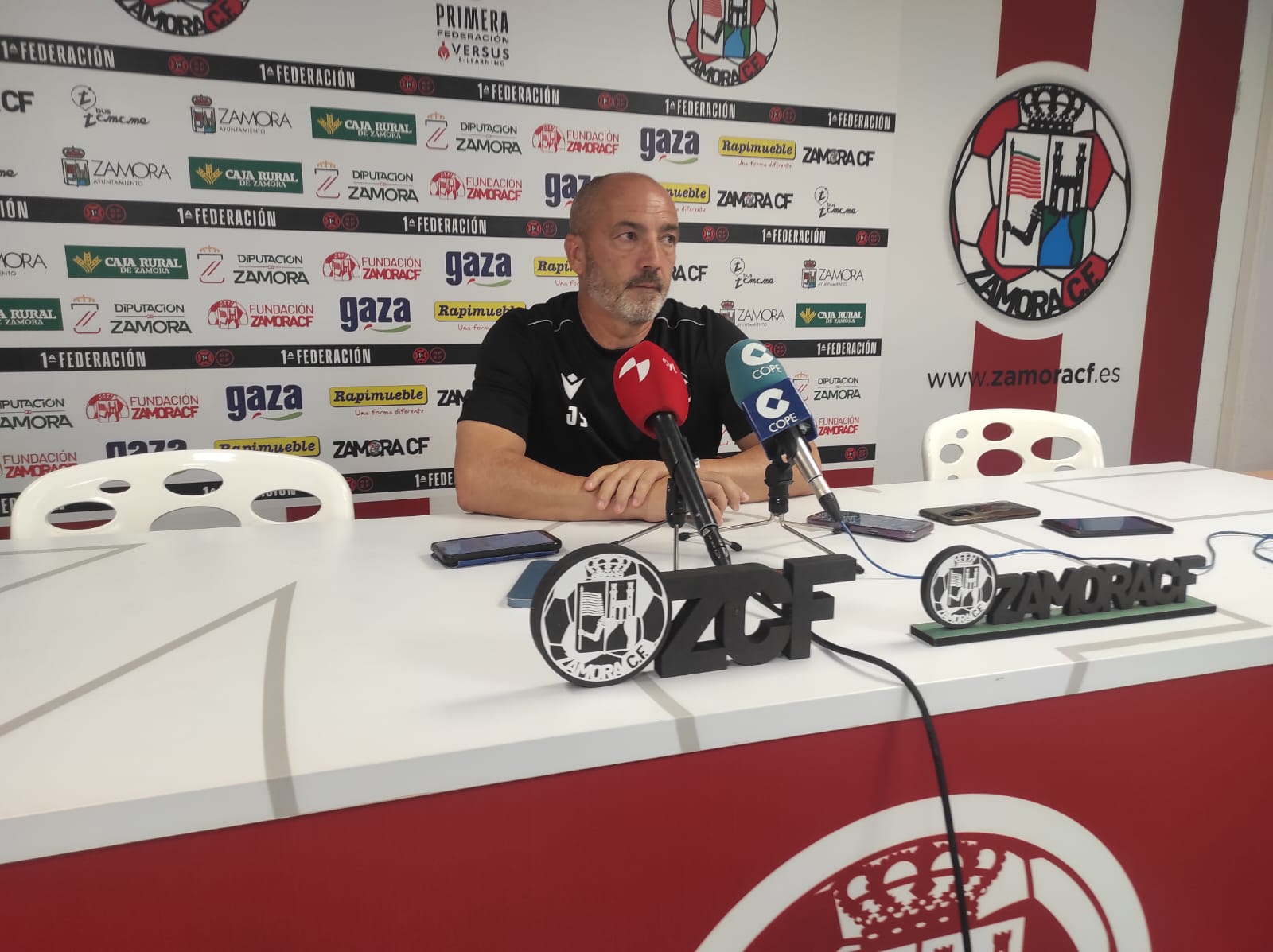 Juan Sabas, entrenador del Zamora CF, en la rueda de prensa previa al partido ante el Tarazona.