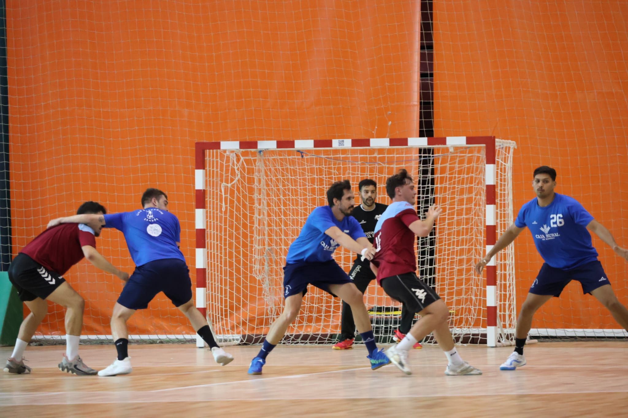 Partido amistoso del Balonmano Zamora y Ademar León B. Archivo.