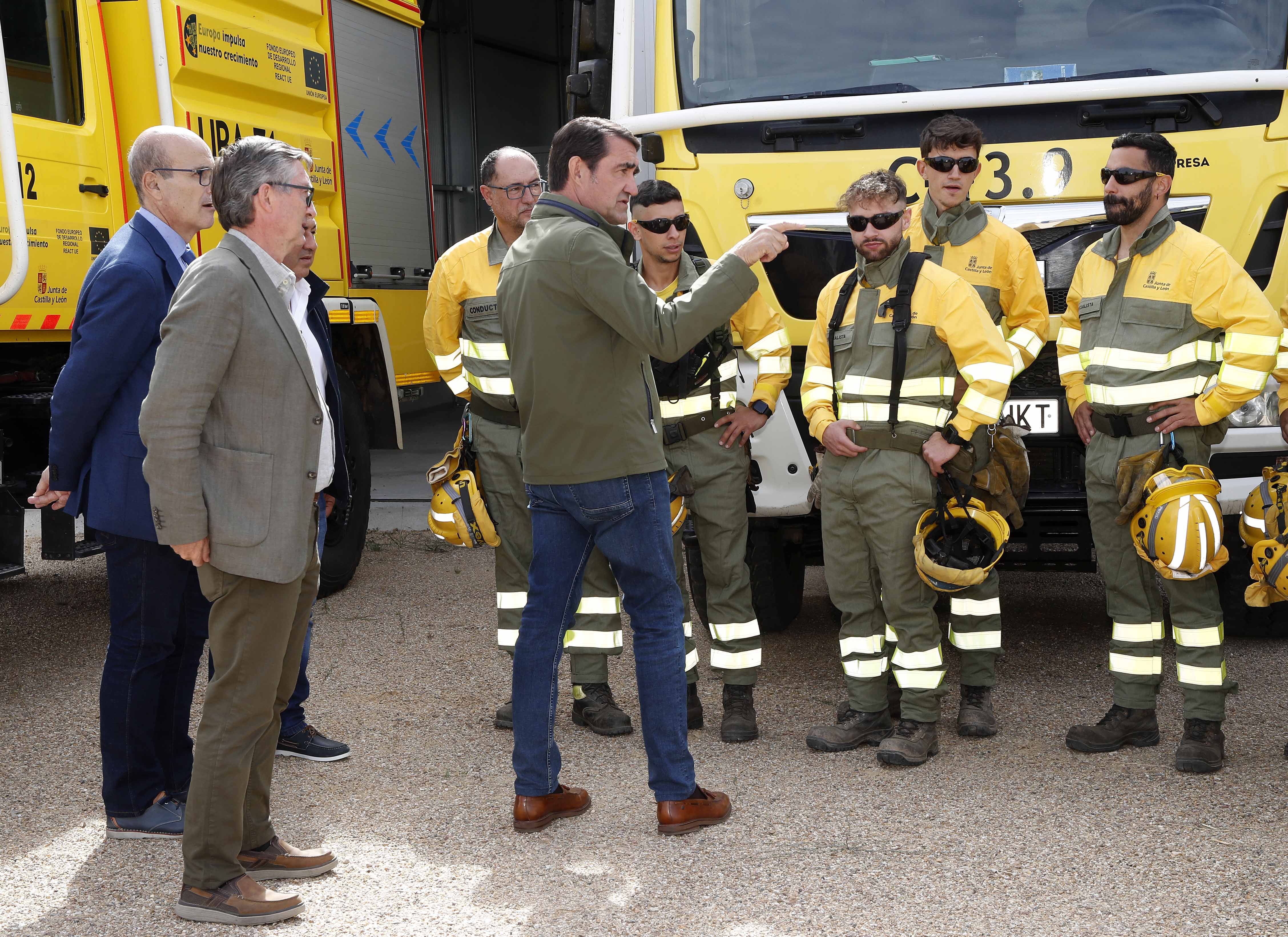 Suárez-Quiñones ha visitado la base de Villaralbo