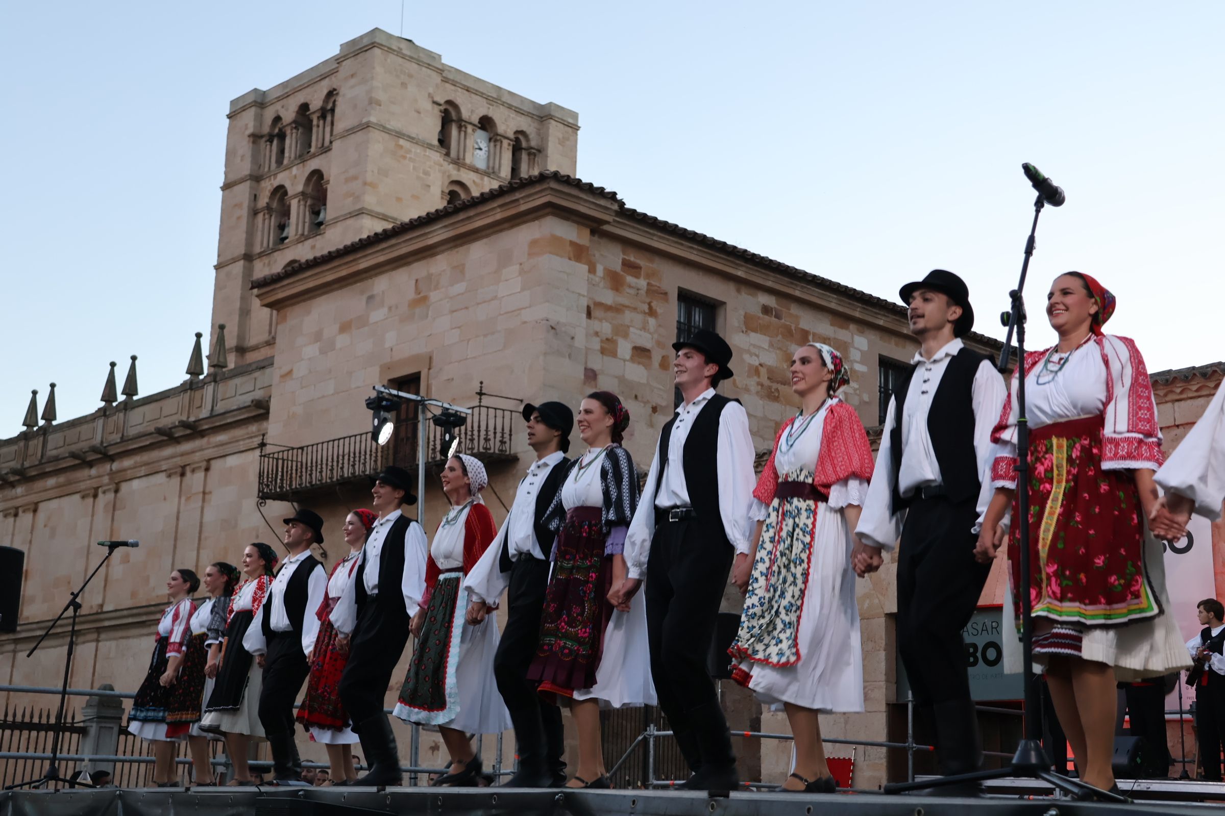 II Gala Festival Internacional de Folklore (30)